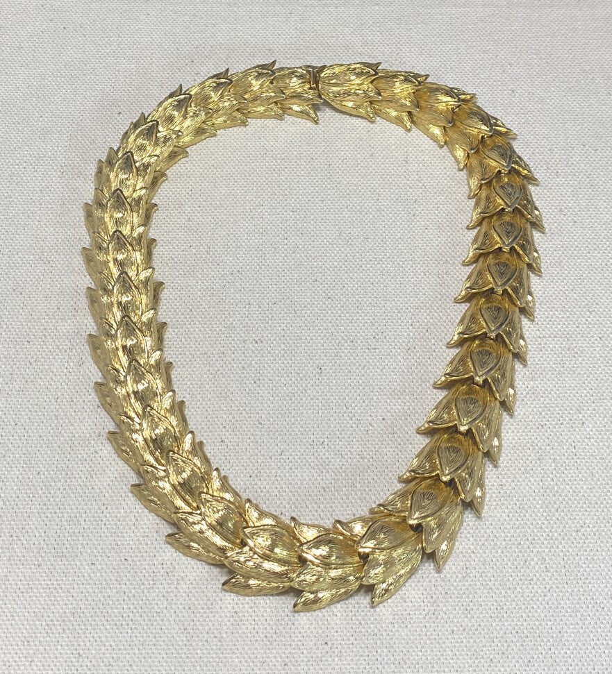 Necklace Heavy Gold Tone Floral Necklace Choker Flower Chain Link 16.5 in
