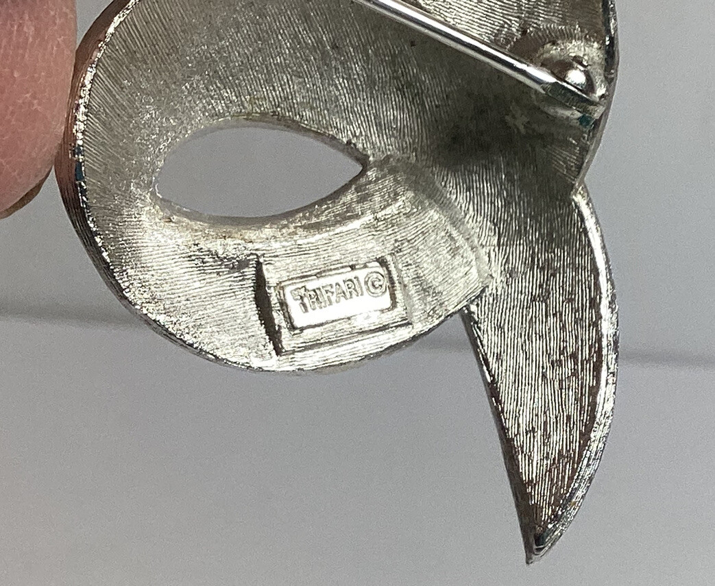 Signed CROWN TRIFARI Swirl Ribbon Silver Tone Metal Vintage Brooch Pretty
