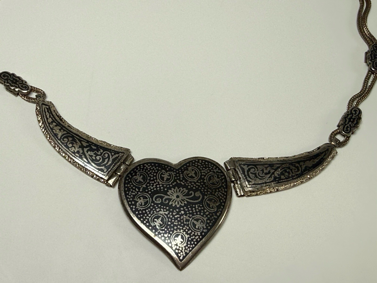 900 Silver Niello Heart Collar 18” Necklace Ornate Inlay Double Strand