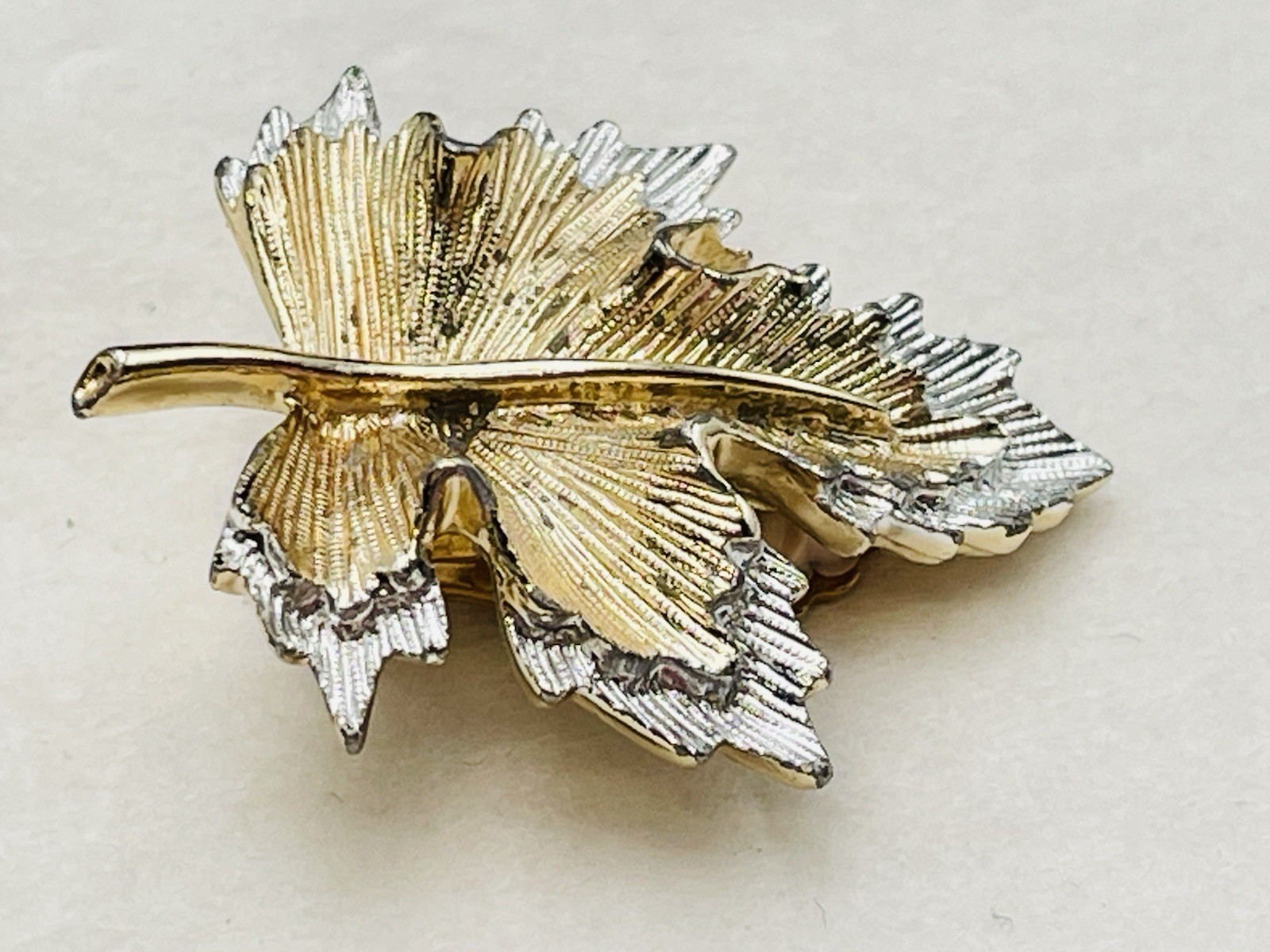 1964 Sarah Coventry “Nature’s Choice” Two Tone Clip On Leaf Earrings