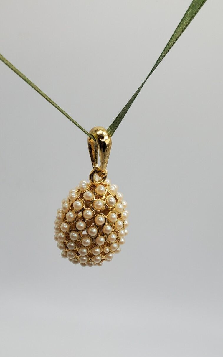 vtg Gold Tone Faux Pearls Egg Shaped 2.25″ (From Bail to Bottom) Pendant ne04