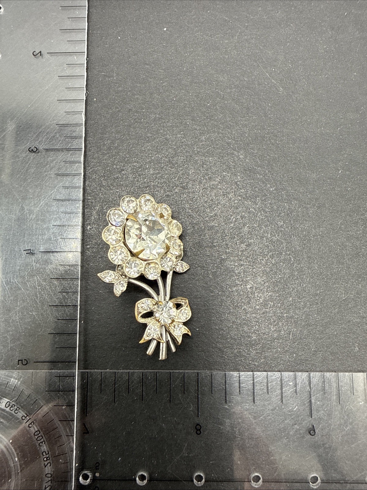 Vintage Rhinestones Flower Bouquet Brooch J57b