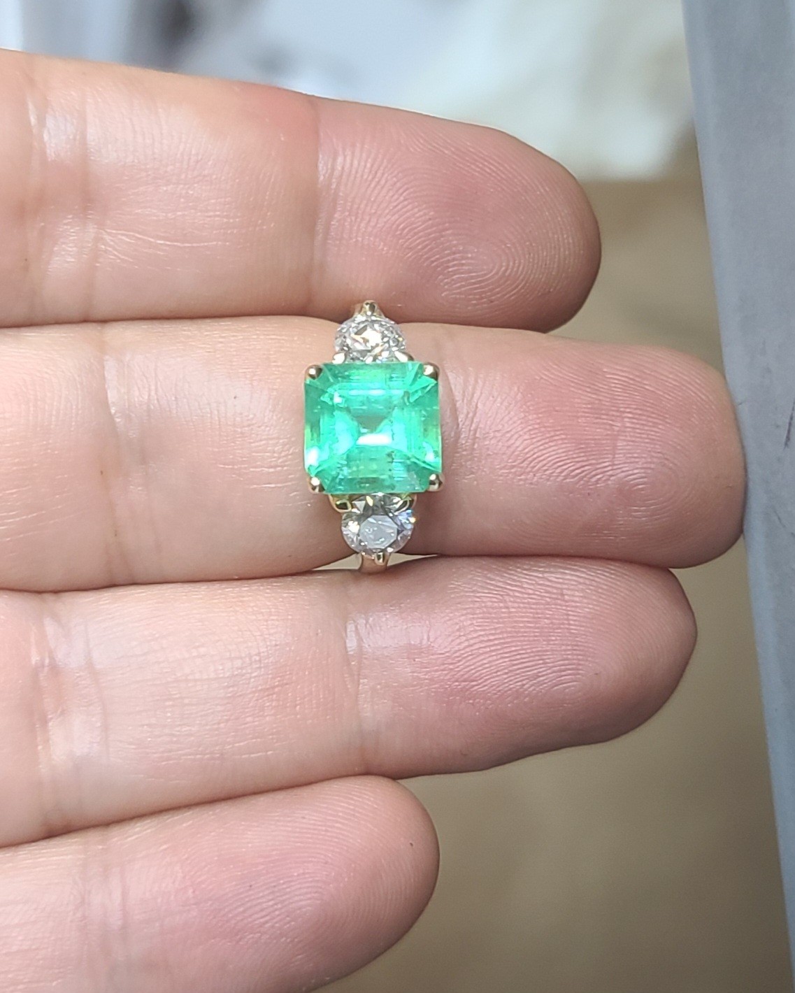 Vintage 14k Yellow Gold Engagement Ring 3.01CT. Natural Green Colombia Emerald