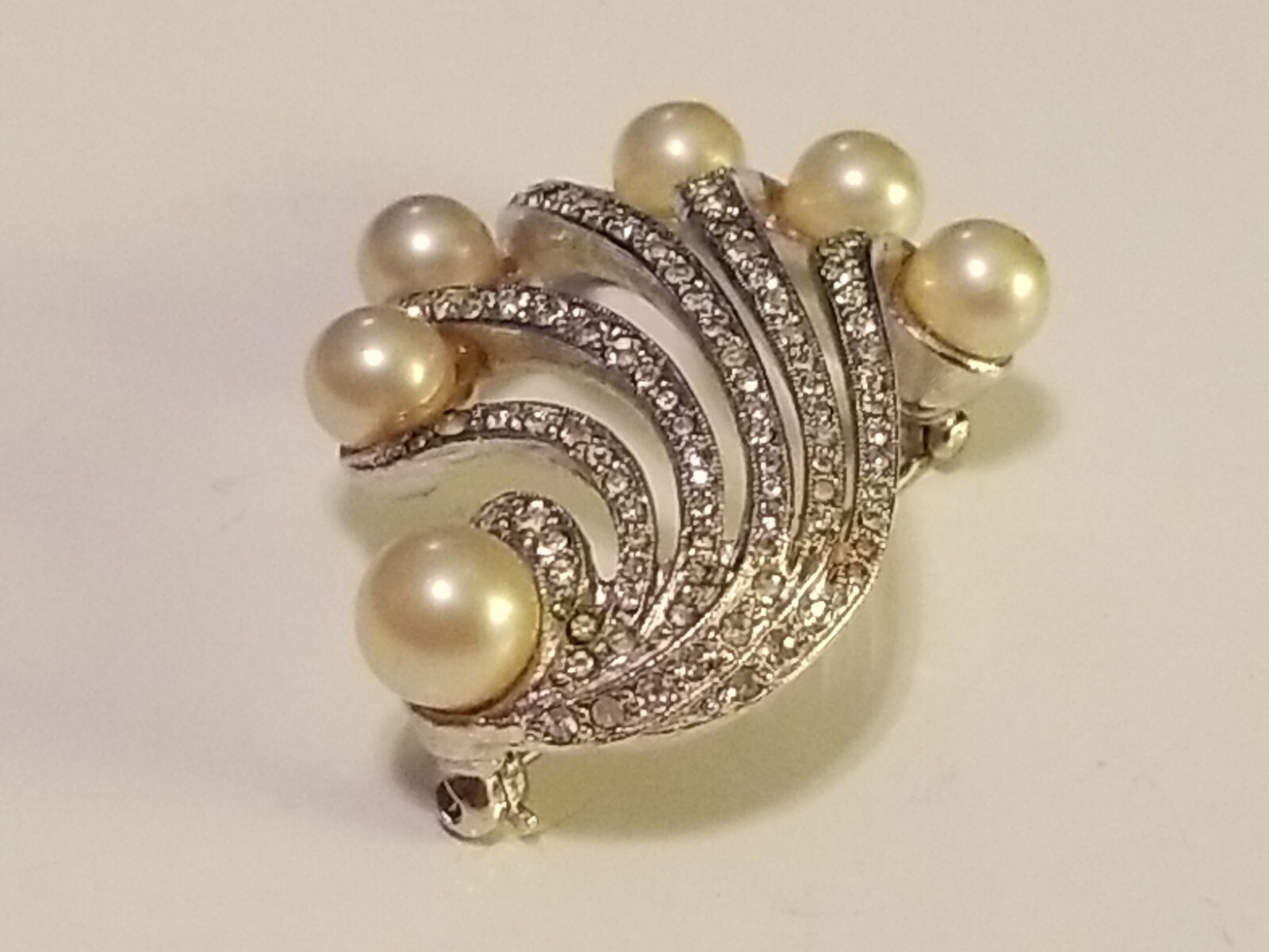 Elegant Brooch Pin Vtg Silver Toned Swirl Ribbon Pearl & CZ Encrusted 1.75″ Long