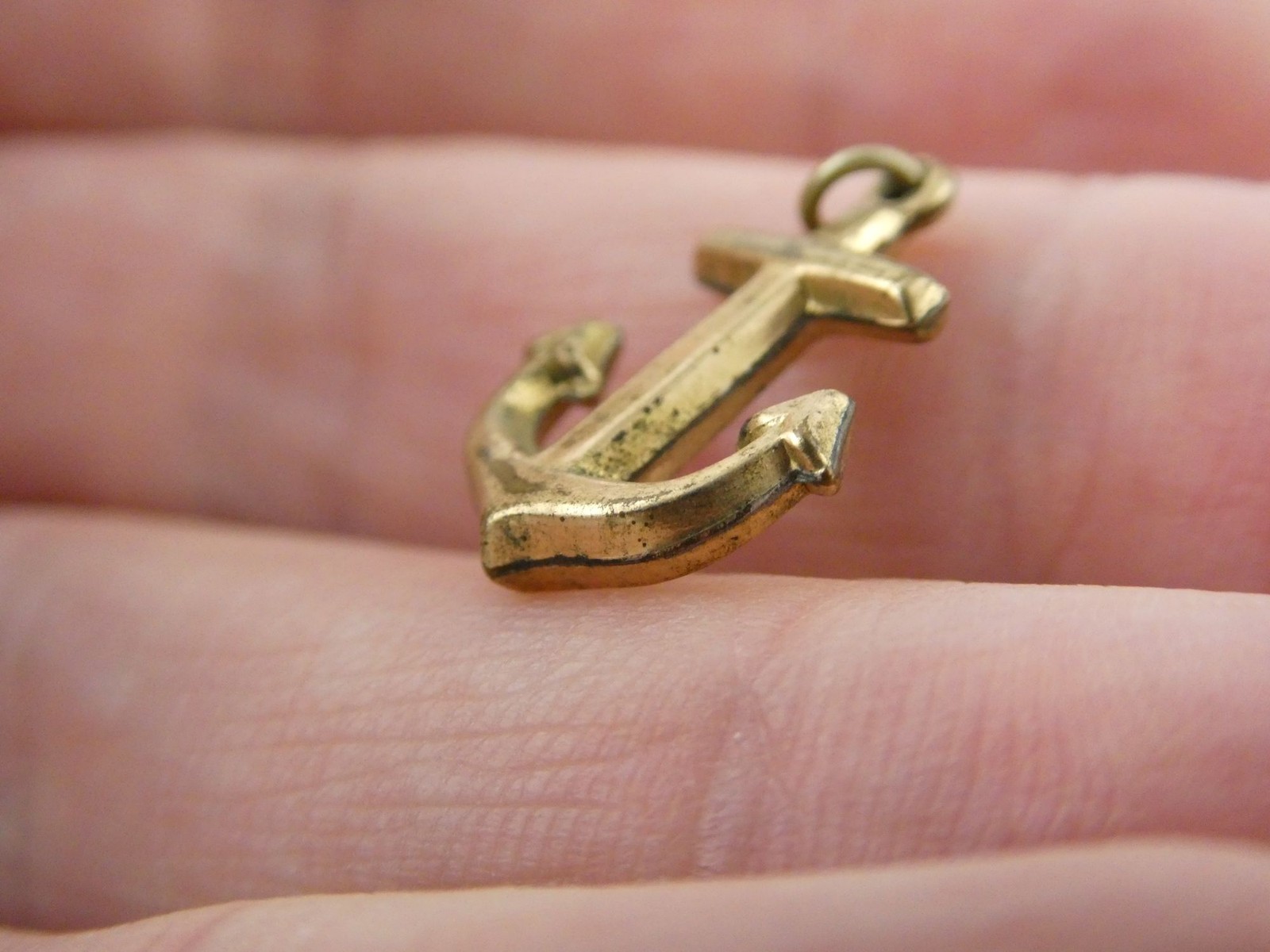Vintage Unmarked Gold Fill Metal Anchor Pendant Charm .6g .75 Inch Length