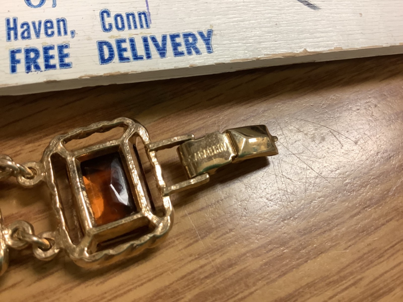 Vtg 1970 SARAH COVENTRY “Wild Honey” Gold Tone Amber Glass Color Bracelet
