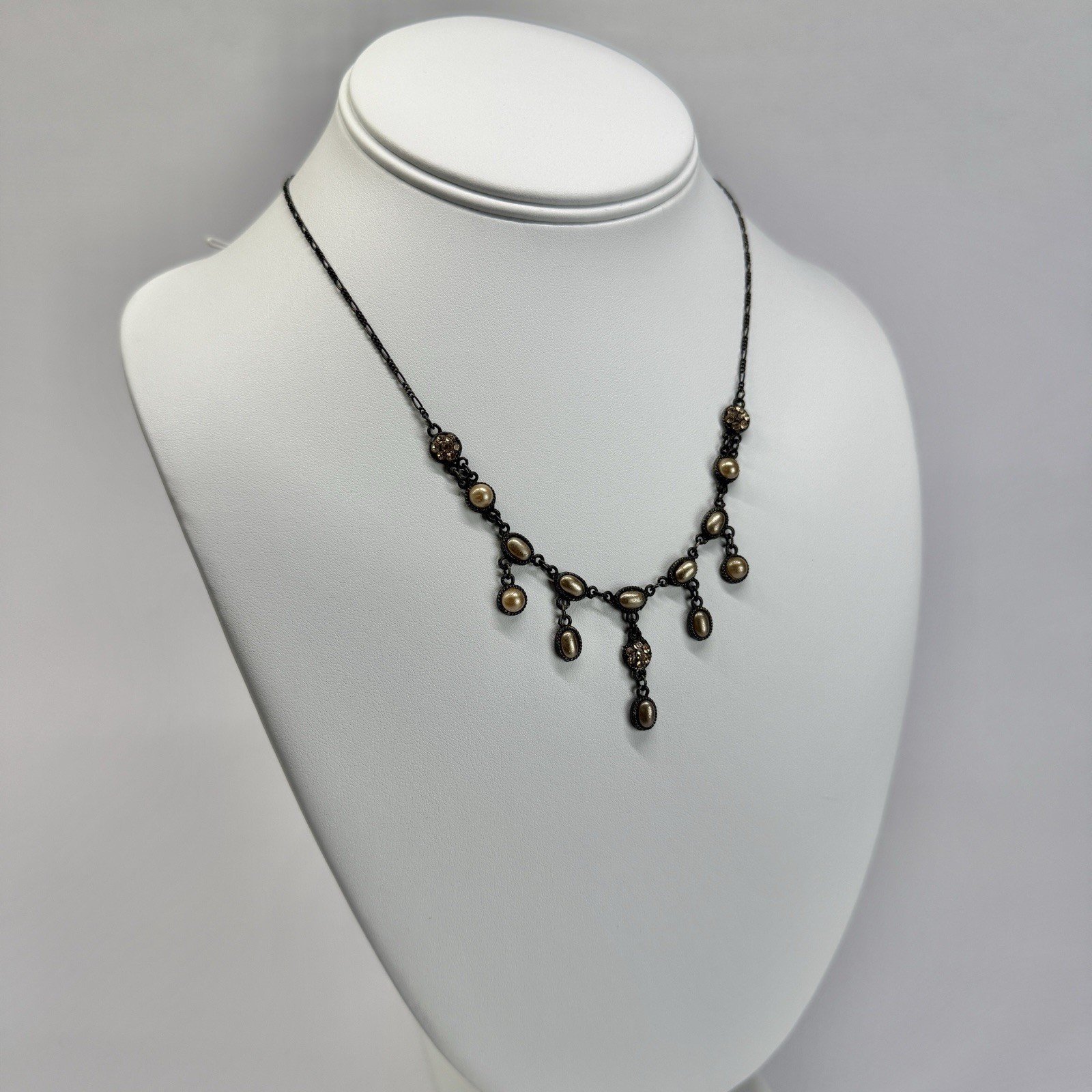 AUSTRIAN Crystal USA Floral Y-Drop Gunmetal Tone Vintage Necklace N658