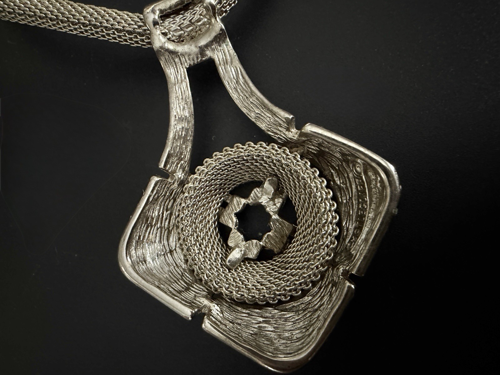 Vtg 1970s Lawrence Vrba for Castlecliff Brutalist Diamond Mesh Pendant Necklace