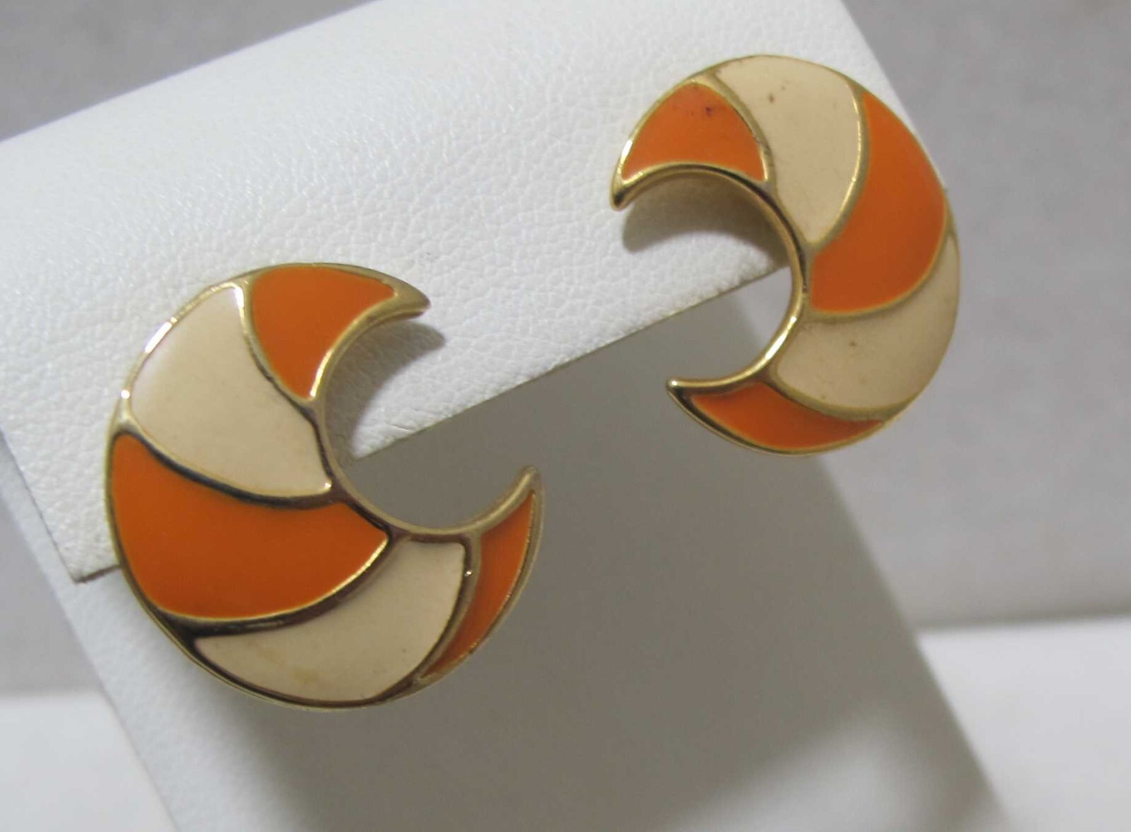 Vtg Orange & Cream Enamel Gold Tone Right-Left CRESCENT Post Earrings 7/8”