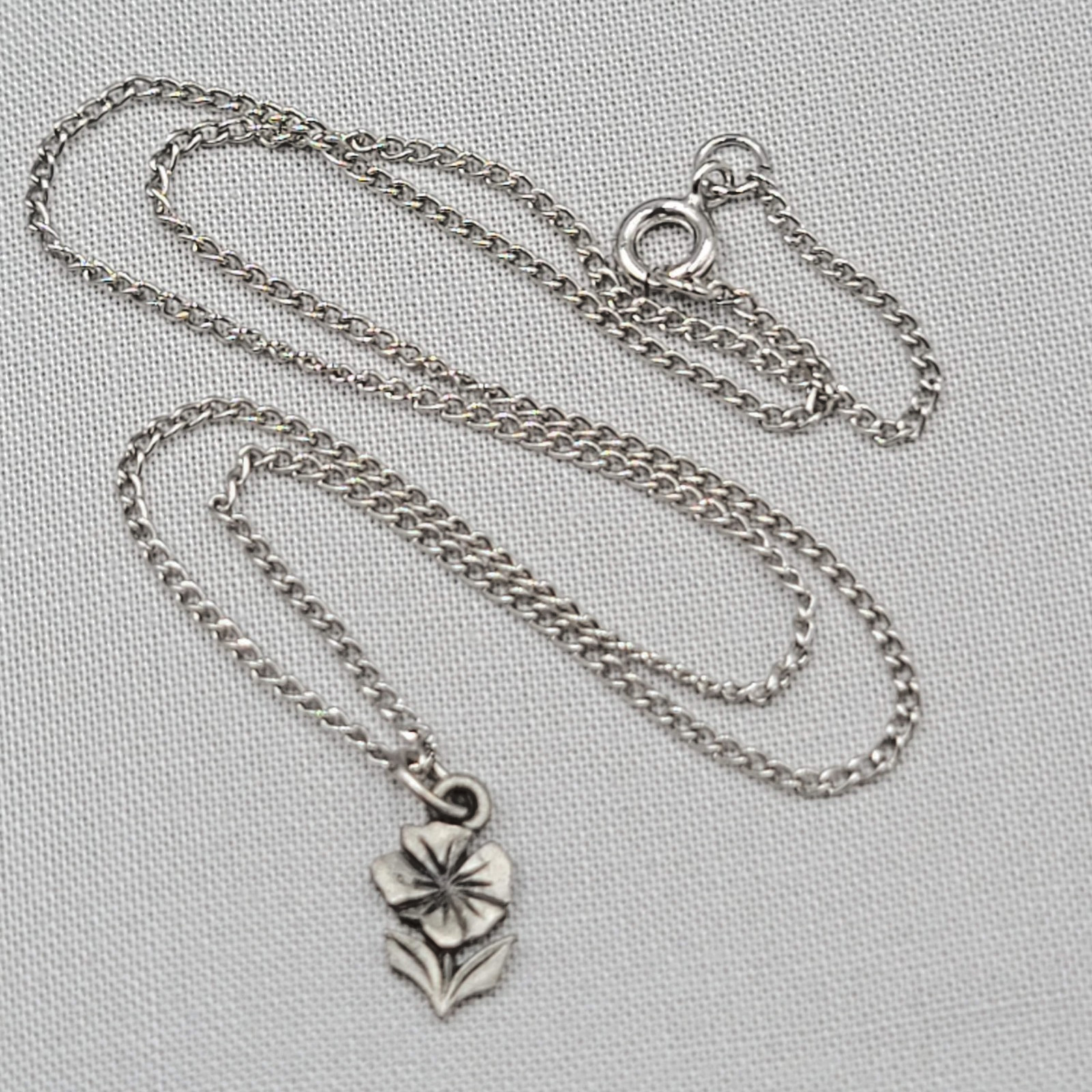 Vintage Childs Flower Pendant Necklace Silver tone 16 in