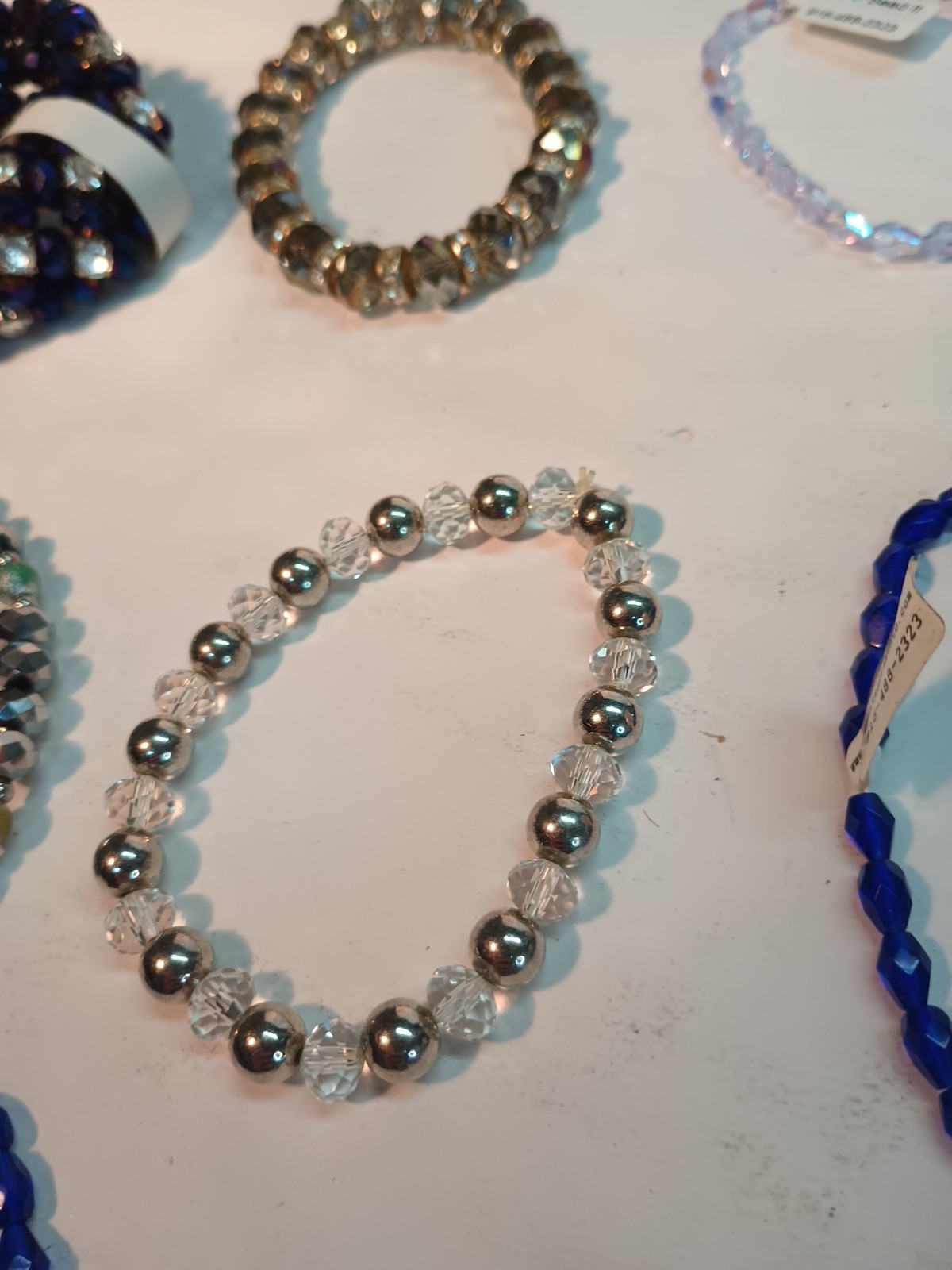 (1) Pre-owned Vintage Amazing 22 Costume Jewelry Pieces Not Sure If Some Might