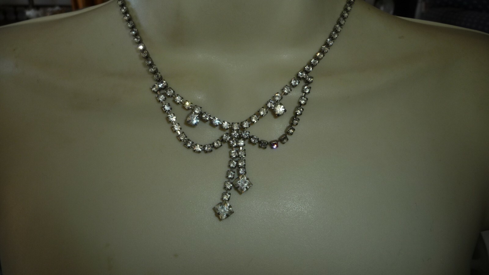 #1/2X vtg costume NECKLACE SILVER TONE w RHINESTONES 7″ L
