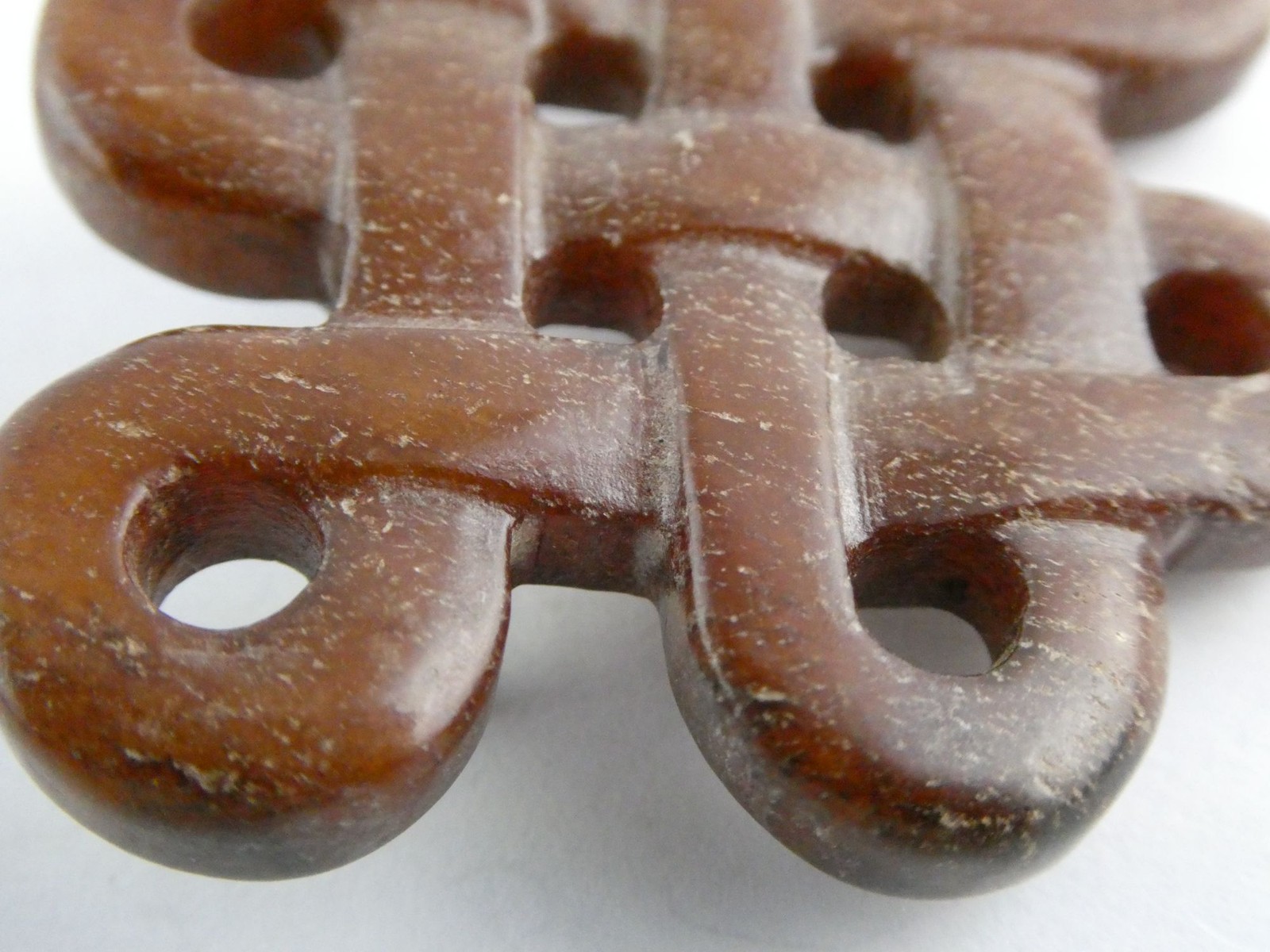 Vintage Carved Brown Hsiu Jade Serpentine Knot Pin Brooch 23.7g 2 3/8 Inches