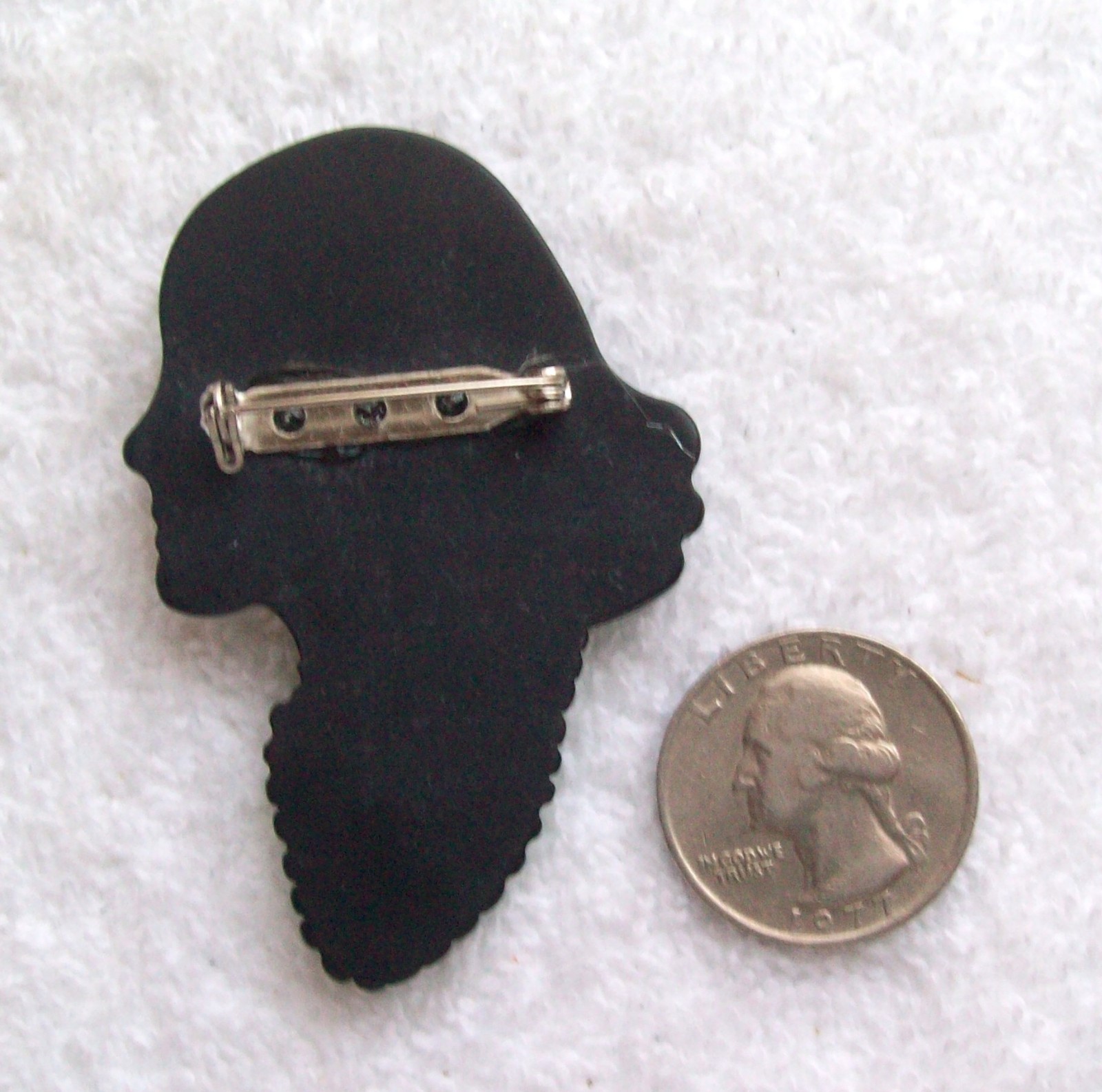 Vintage Fashion Lady with Green Necklace Layered Acrylic Pin or Brooch – NWOT