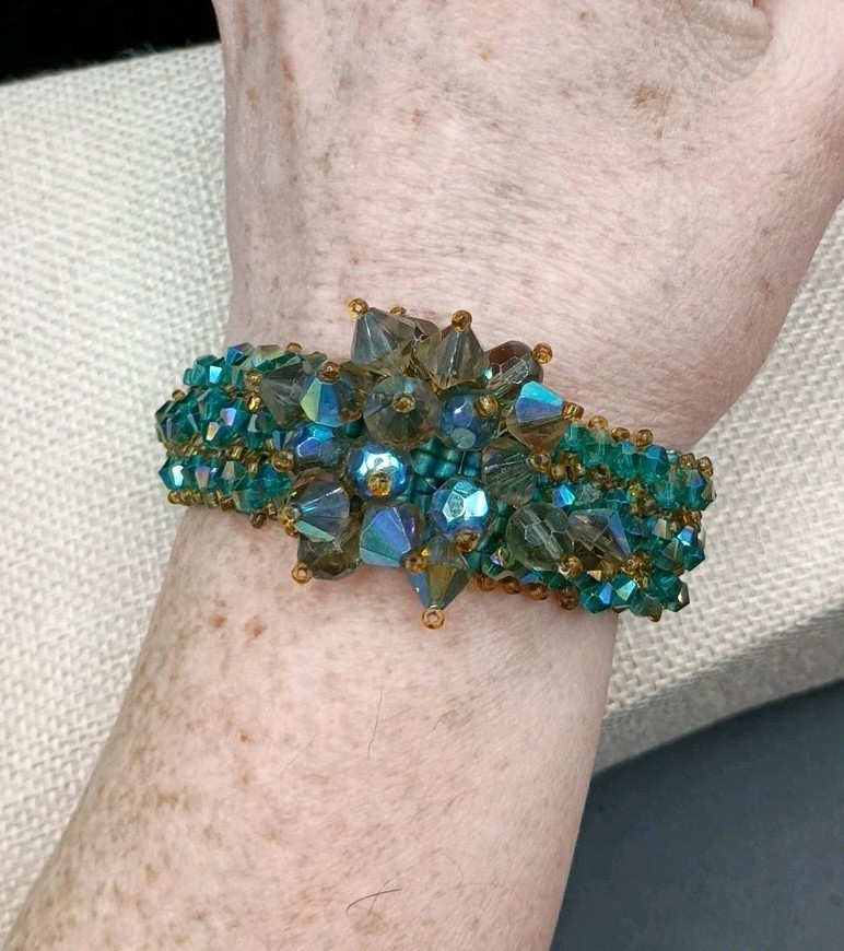 Vintage AB Peacock Beaded Bracelet Cha Cha Party Bow Bicone Glass Blue Green 7″