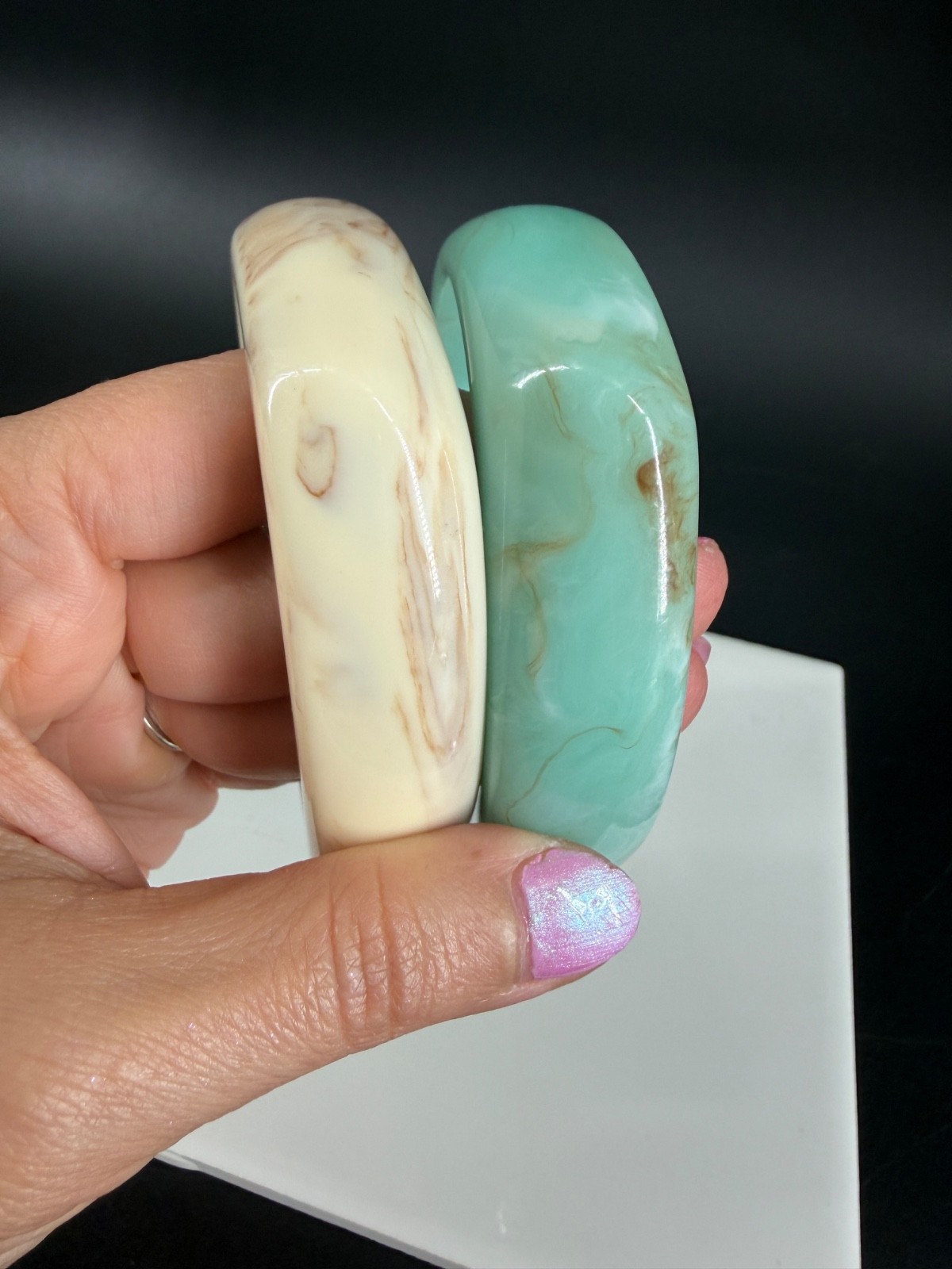 Vintage Chunky Lucite Bangle Bracelet Stack Lot Marbled Cream Mint