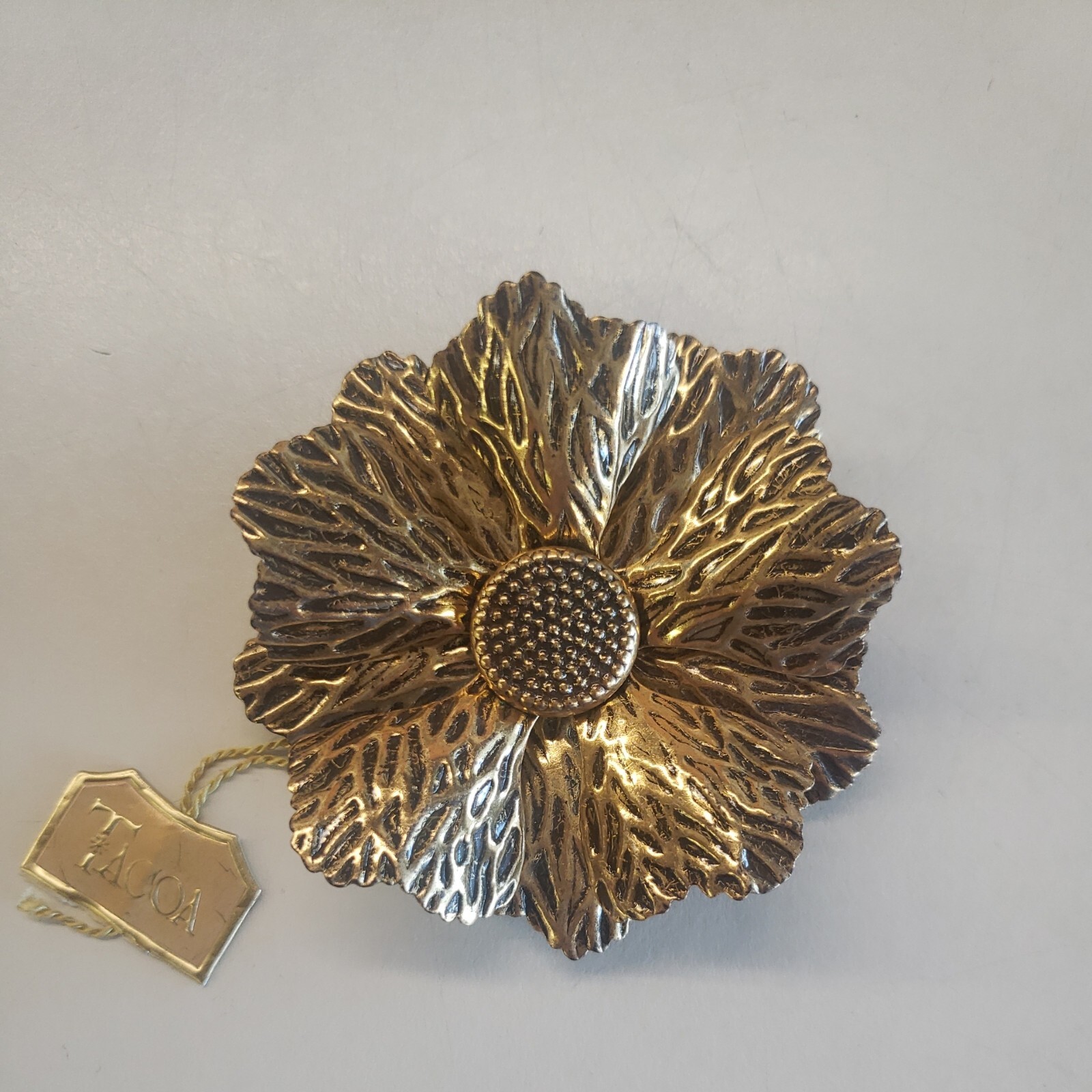 Vintage Costume Jewelry Tacoa Gold Tone Metal Flower Brooch Pin original tag