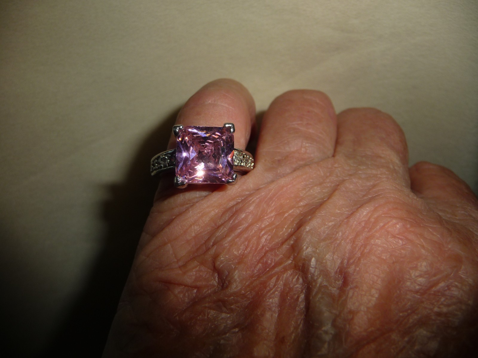 PINK SQUARE CENTER STONE W FAUX DIAMOND SILVER TONE Sz 6 3/4 RING #19/19/3