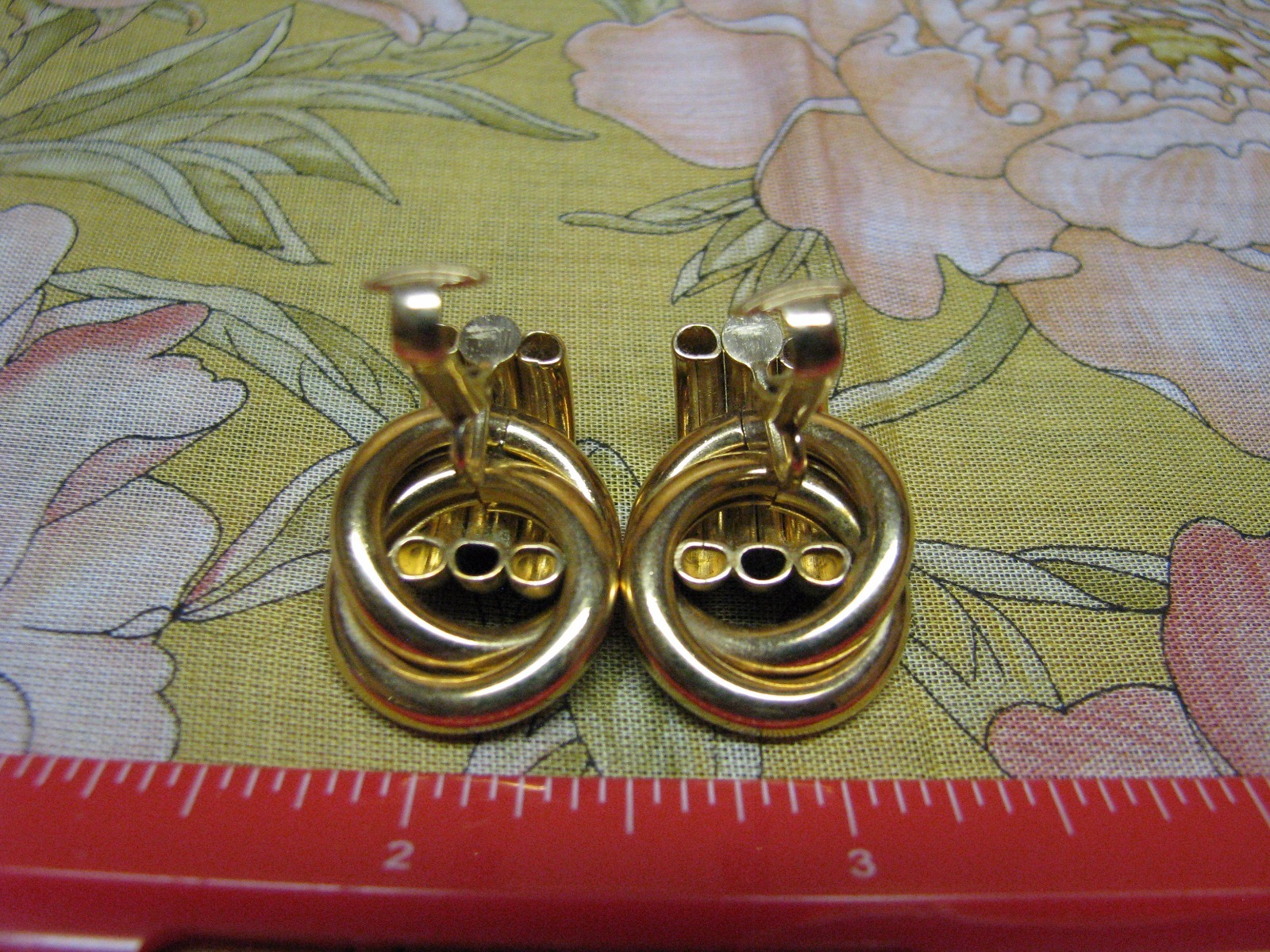 VINTAGE 60’s 70’s 80’s Pipe Valve Faux Gold Clip-On Costume Jewelry Earrings