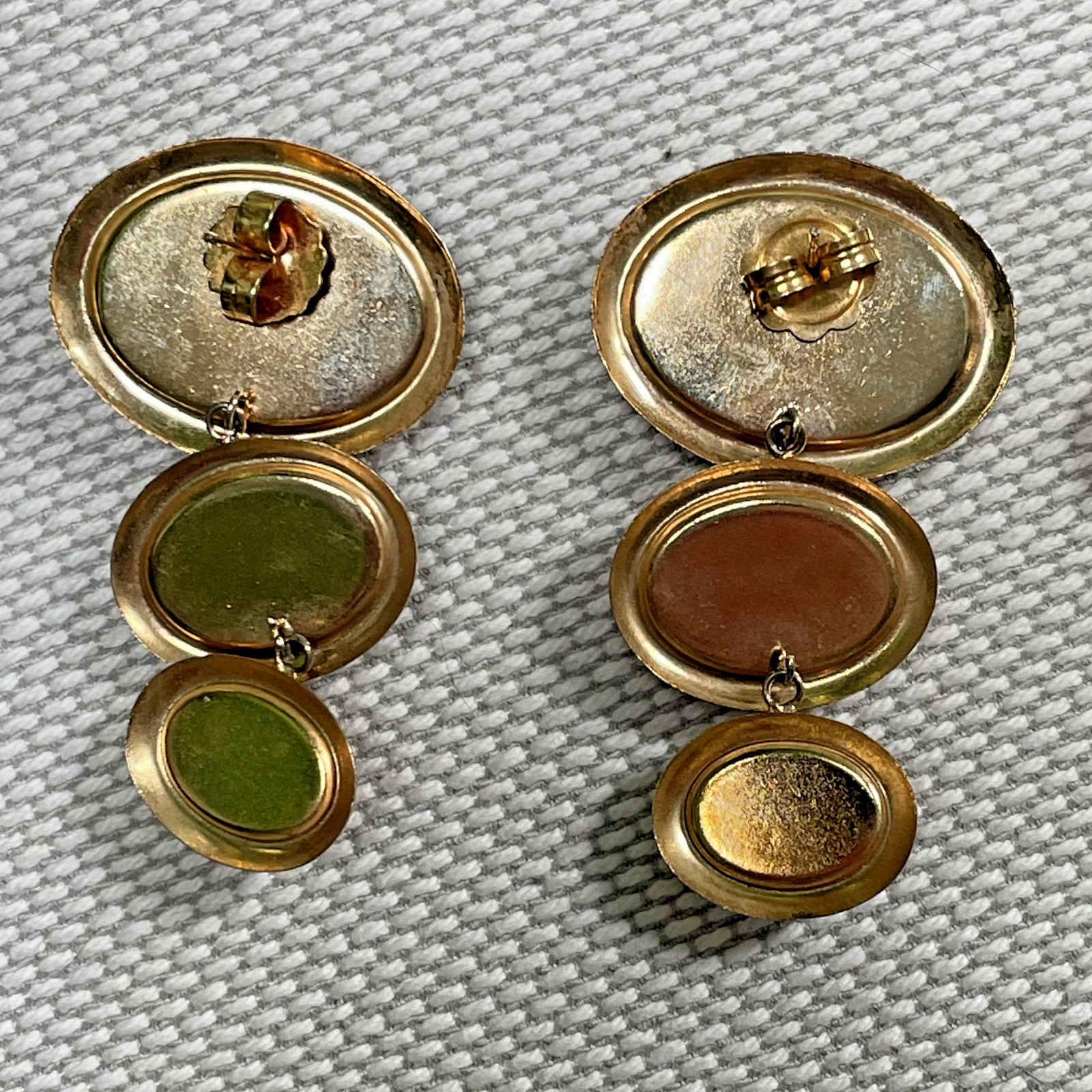 Vintage Oval Cabochons Genuine Tiger’s Eye set in Gold Tone Metal Earrings 80s