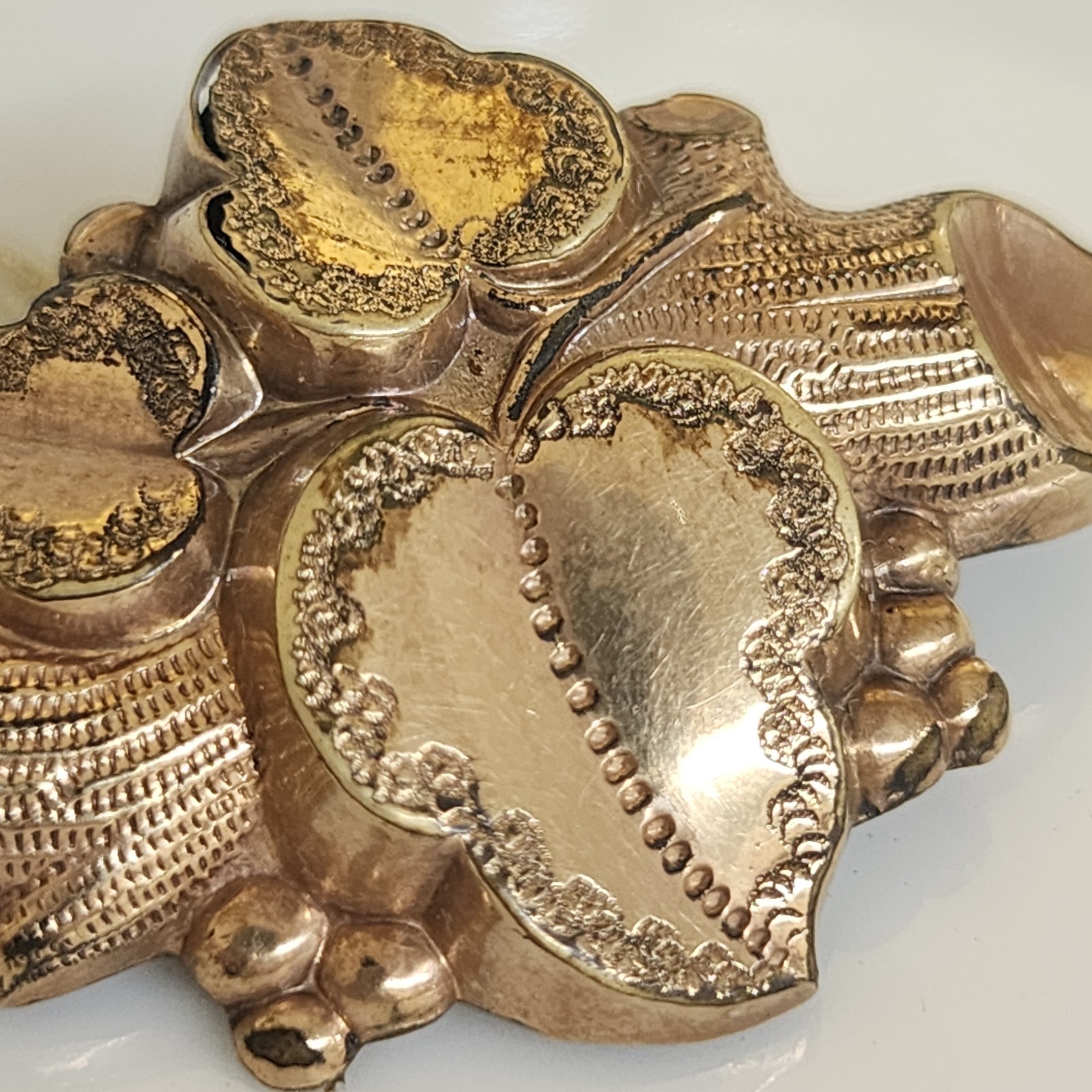 Antique Victorian Era Repousse Goldtone Brooch Garden Log Ivy Brooch