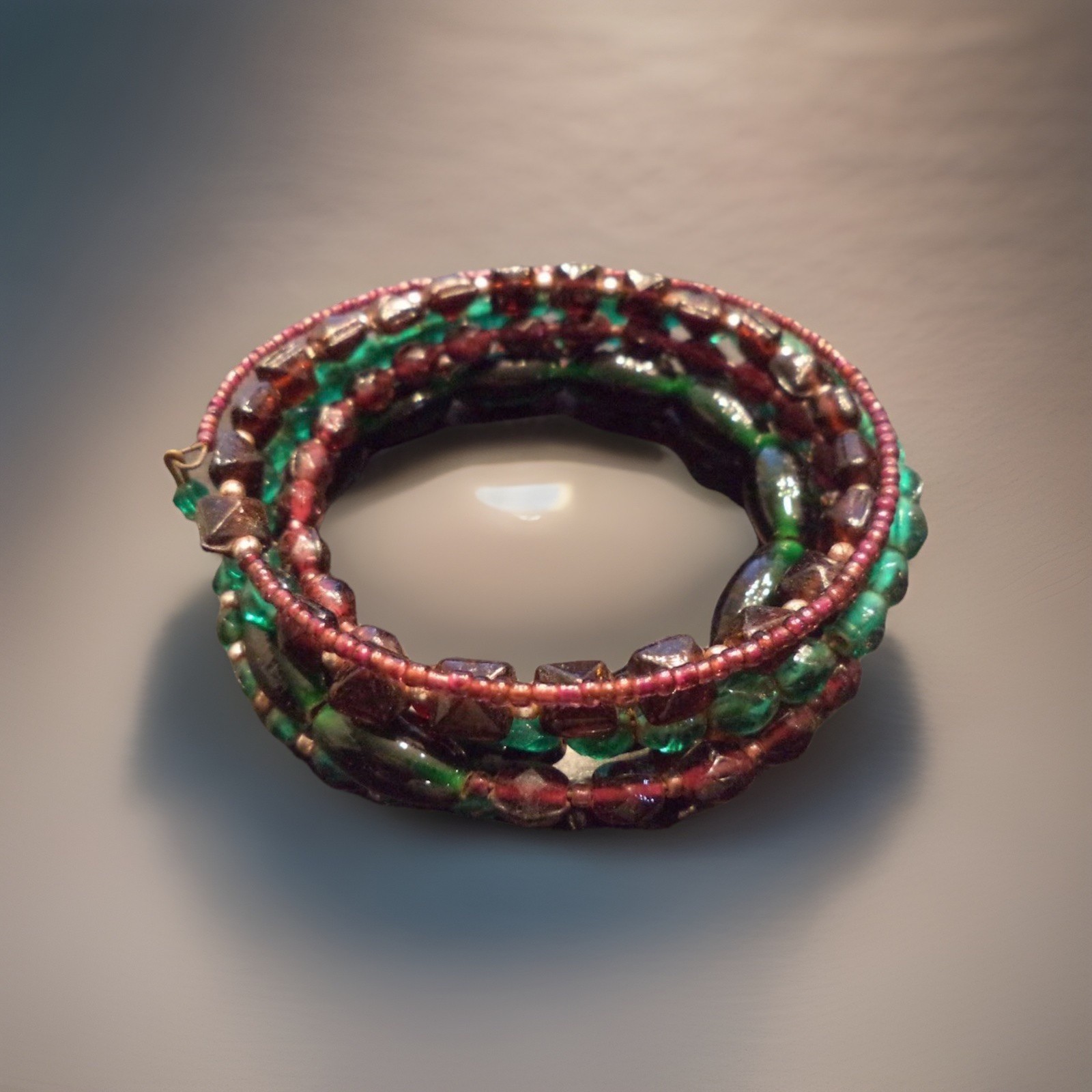 STUNNING VINTAGE ESTATE MULTI STRAND GREEN BURGUNDY GLASS BEADED WRAP BRACELET!