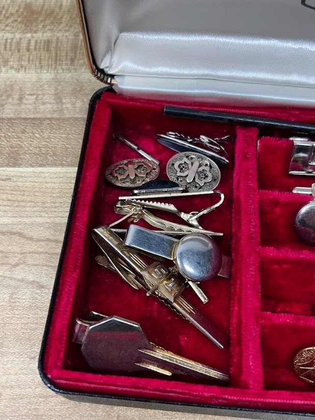 Estate Lot Vintage Men’s Jewelry Hickok Box Cuff Links Tie Bar Tacks Medals VTG
