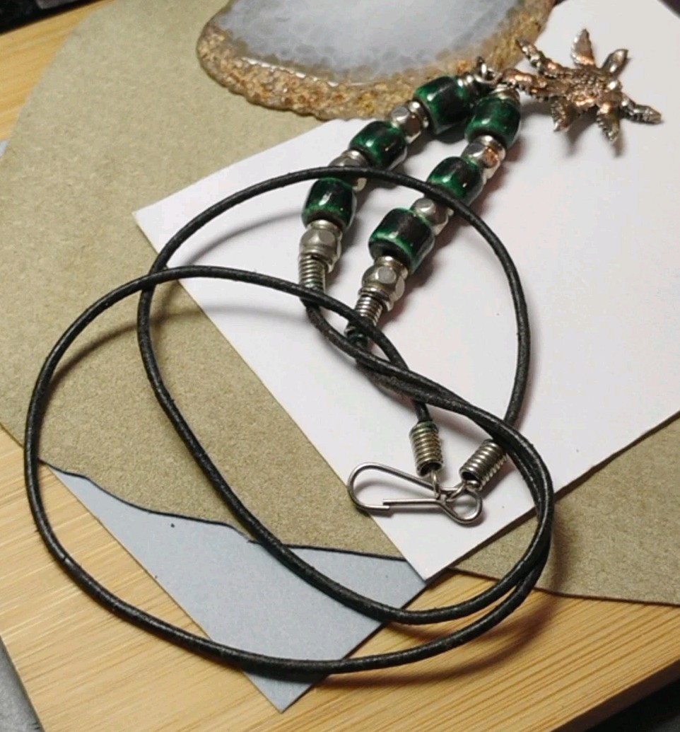 Vtg HEMP/CANNABIS Charm/Pendant Necklace, 20″ Silver Tone, Green Ceramic Beads!