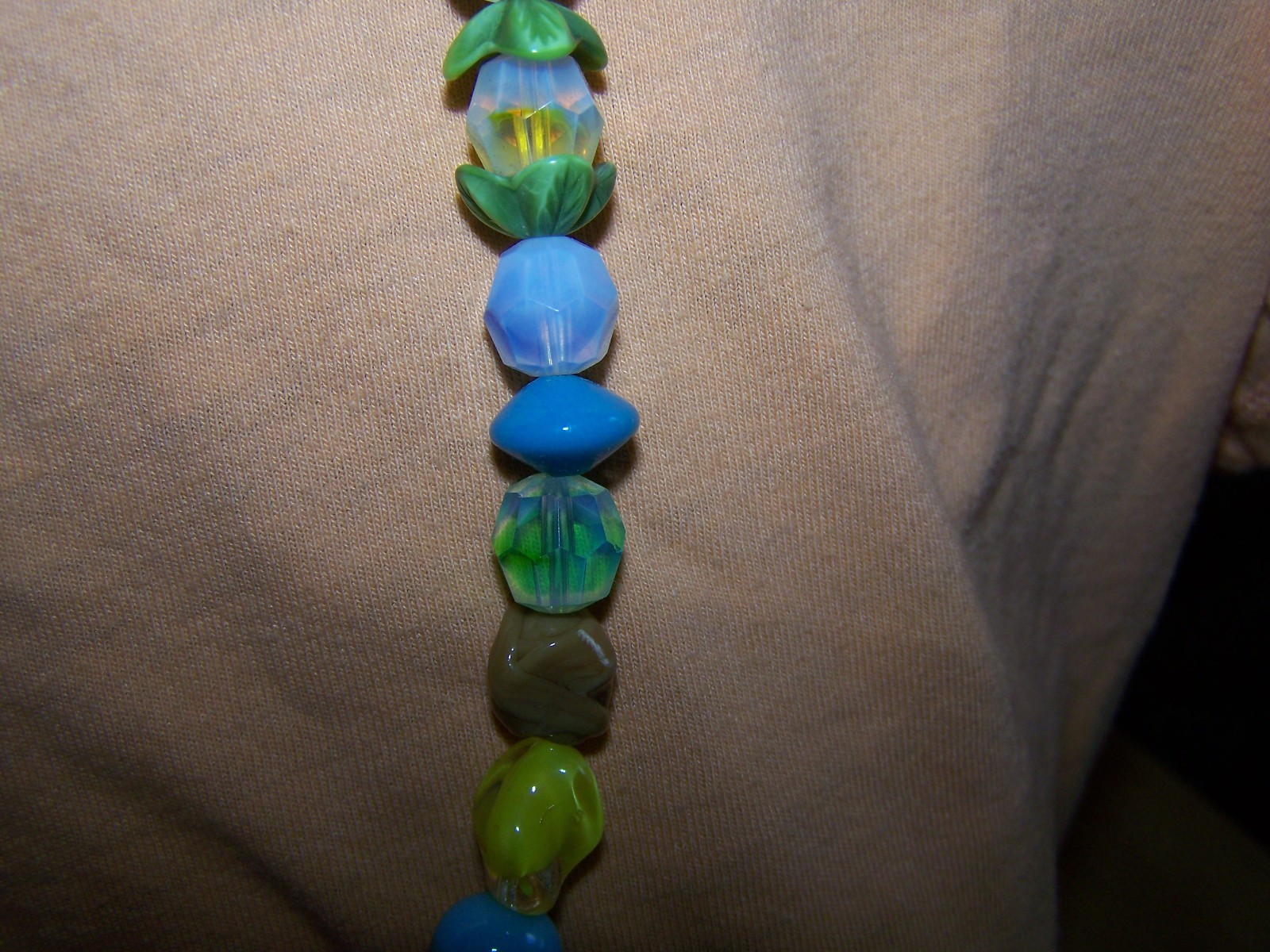 VINTAGE VOGUE GLASS BEAD NECKLACE 24″ MULTICOLOR DIFFERENT SHAPES