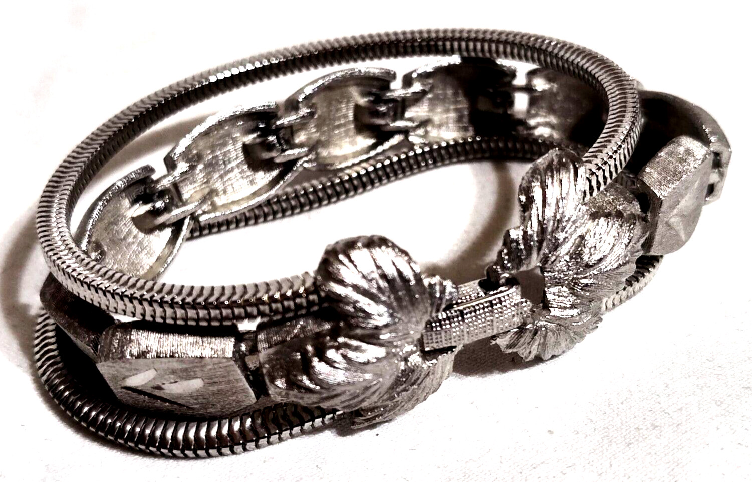 3-Strand Bracelet Silver Tone Metal VTG Safety Box Clasp at Leaves Center 7.25″