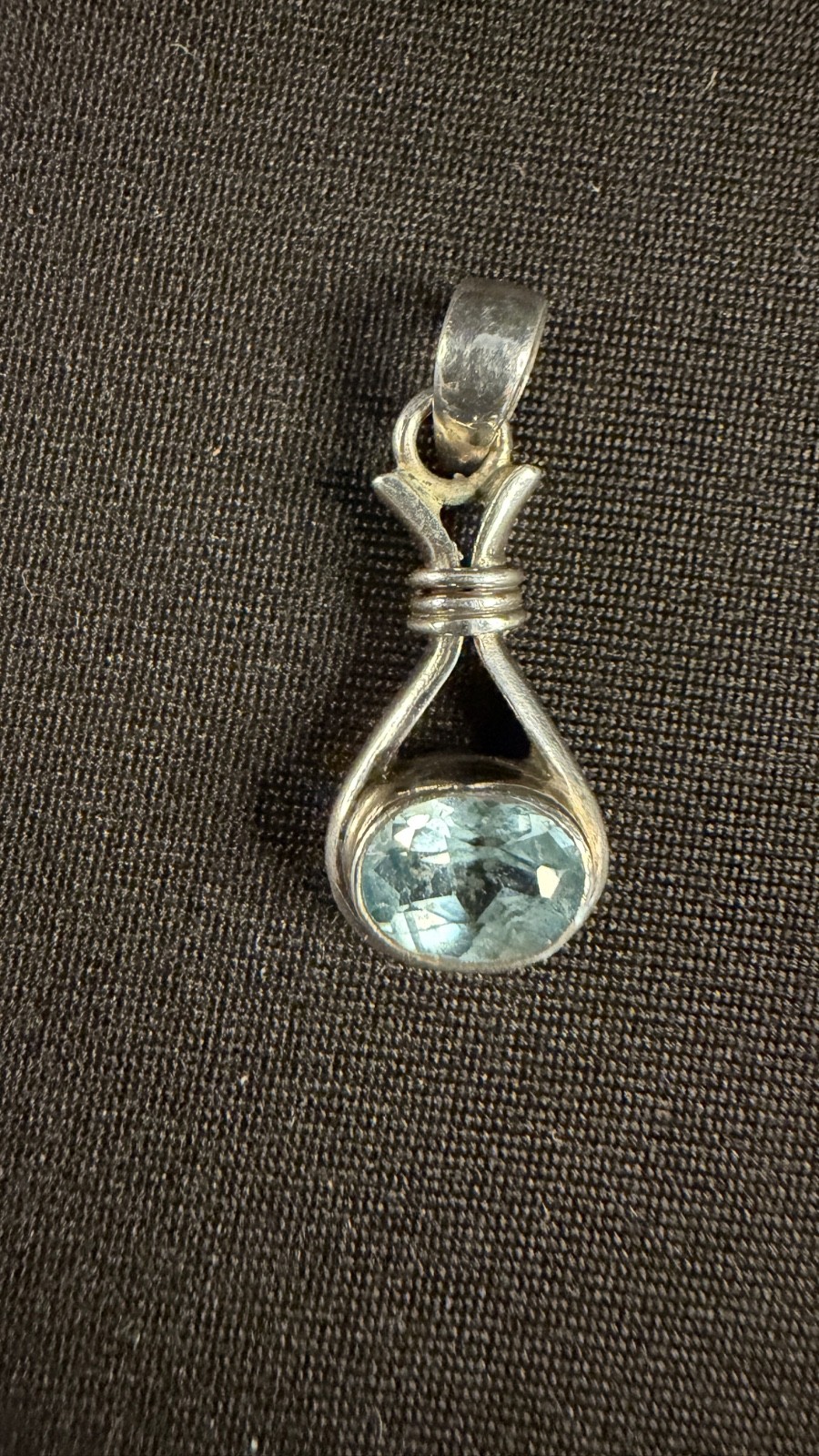 Vintage Sterling Silver Pendant Set with a Beautiful Facetted Aquamarine