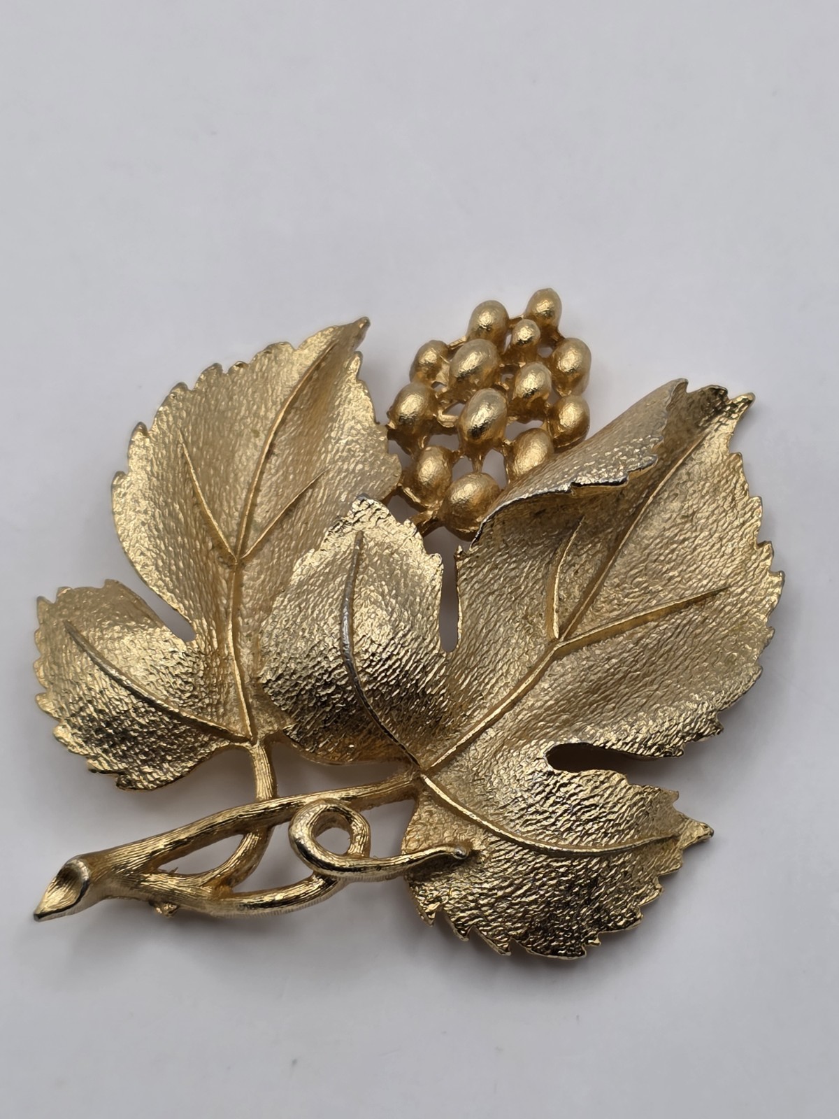 Vintage Lisner Grape Cluster Brooch Gold Tone Signed