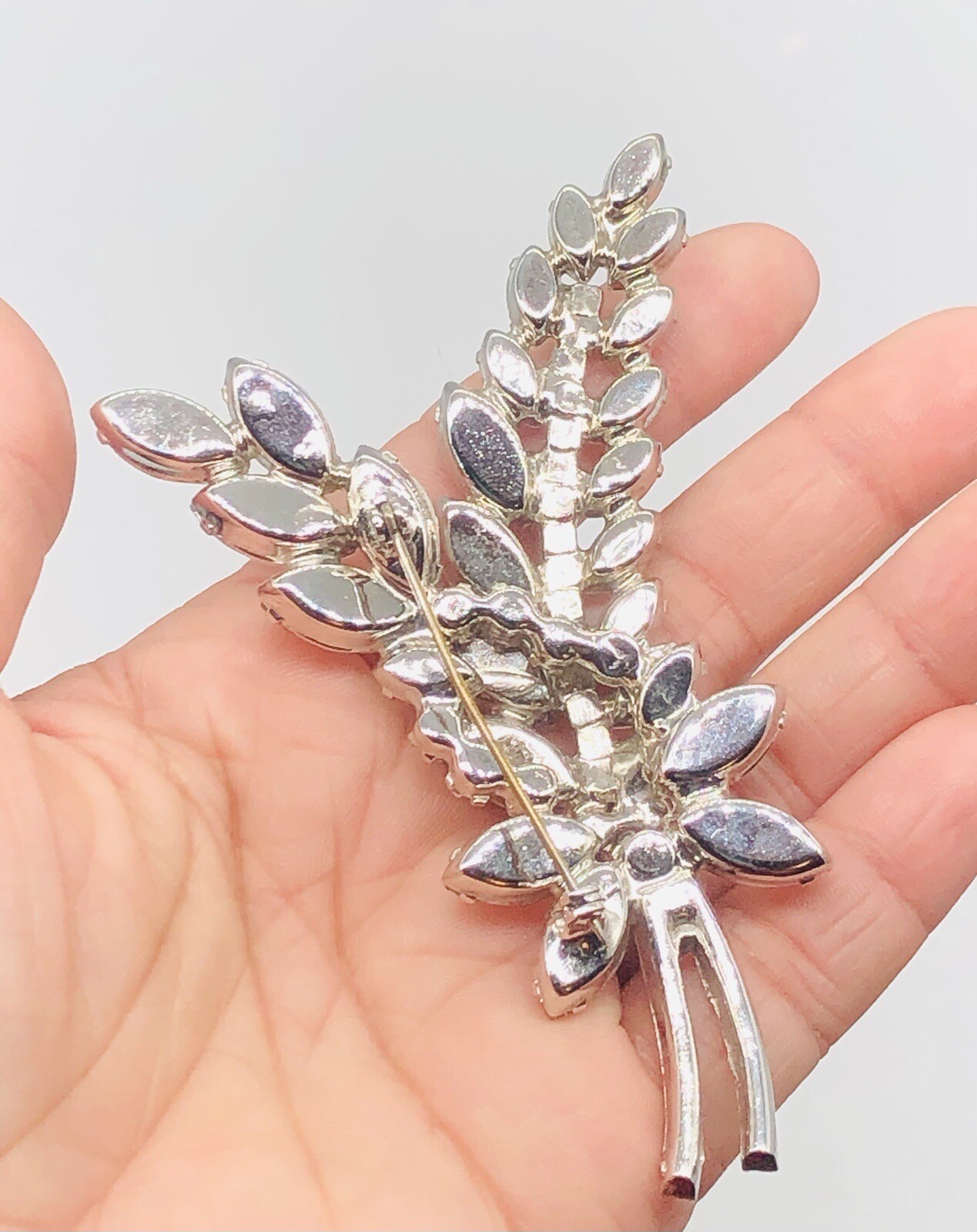 Vtg Unmarked JULIANA Clear Glass Rhinestone Double 2 Leaf Flower Big Brooch Pin
