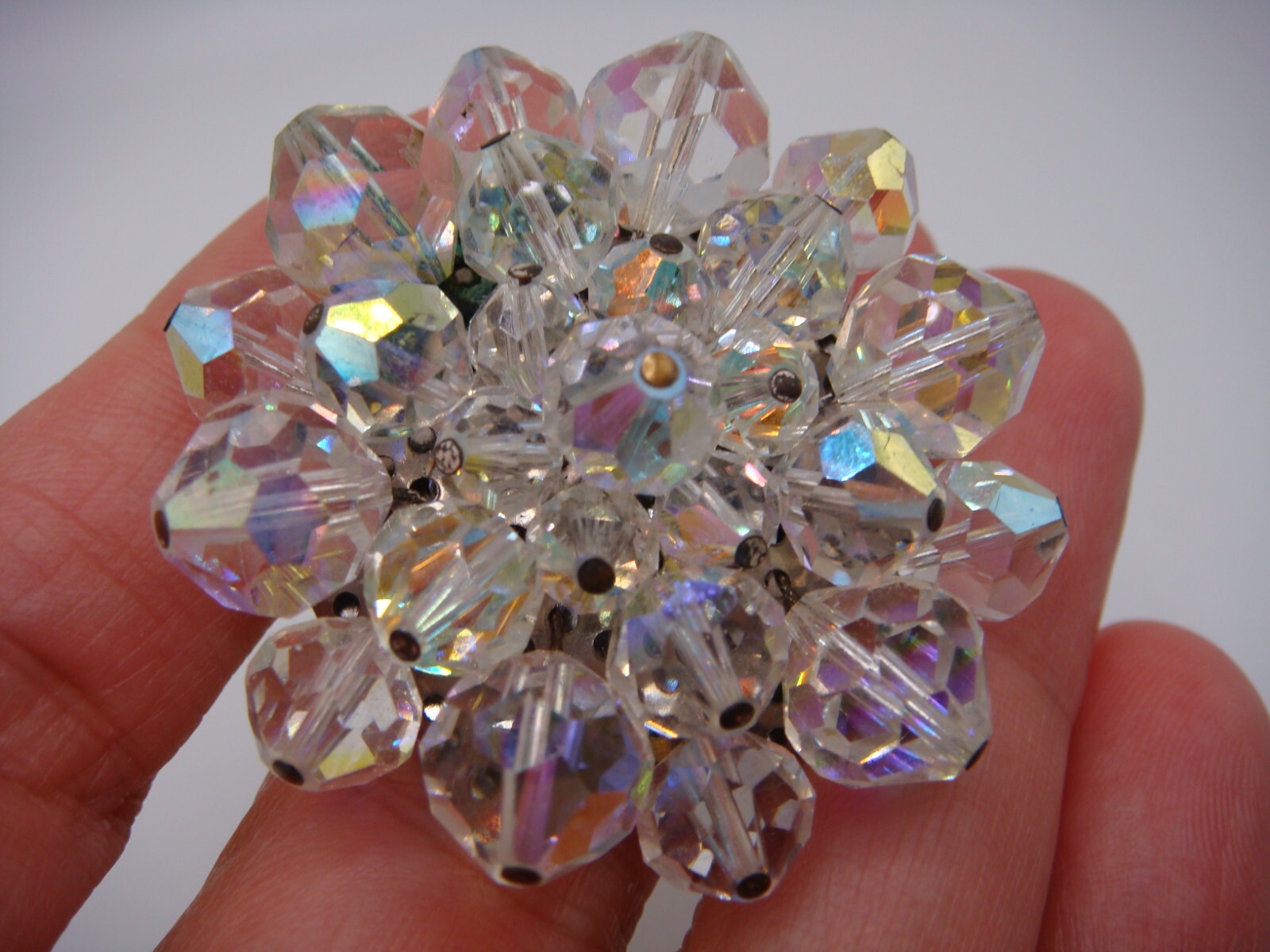 VINTAGE AURORA BOREALIS BEAD CLUSTER ROUND PIN BROOCH ESTATE