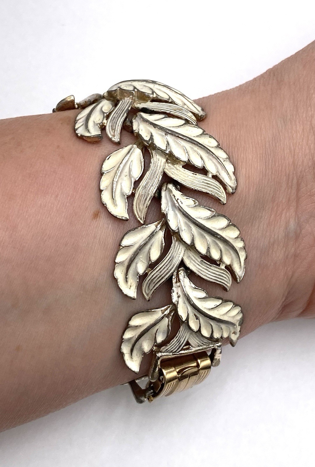 Vintage Bracelet Leaves Linked White Enamel Finish Estate 6.5” Flaw