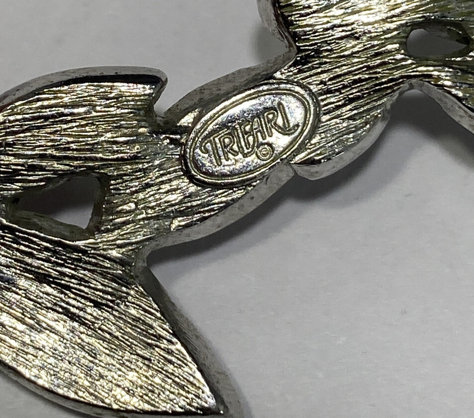 Vintage Signed Trifari Silver Tone Floral Leaf Choker Necklace Designer 16.5 in