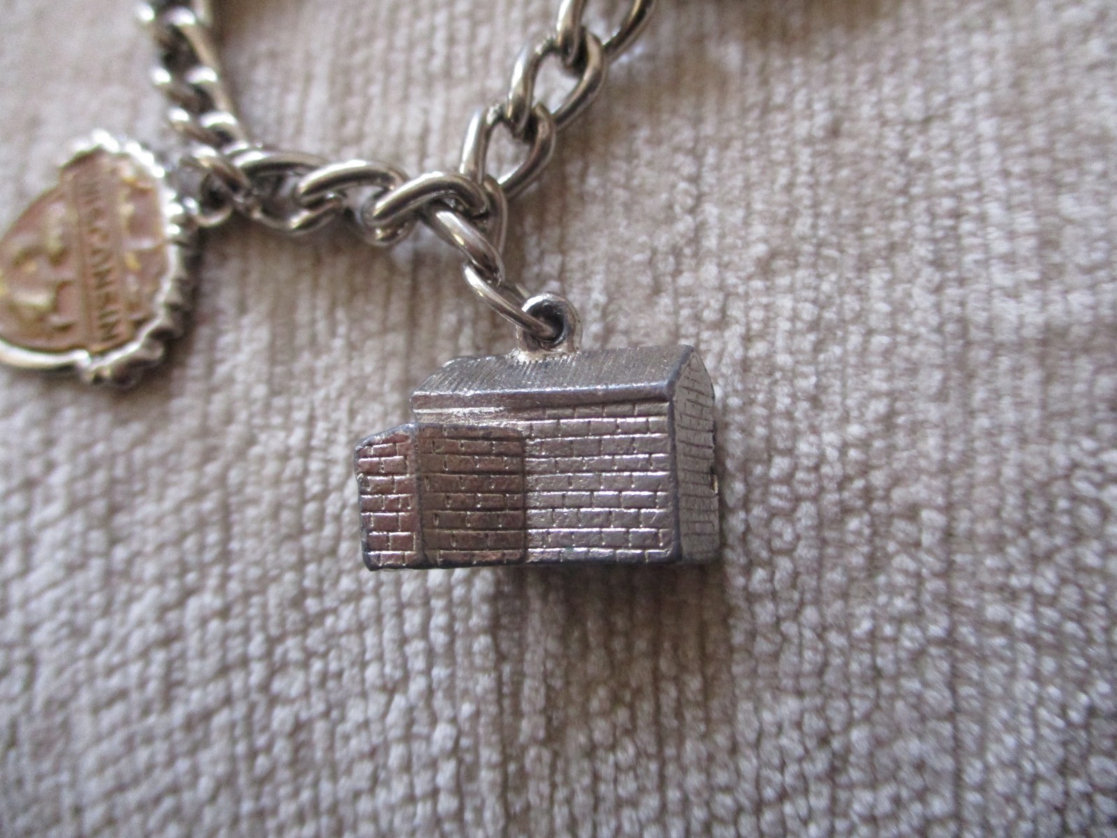 Vintage Silvertone Dangle Bracelet Wisconsin Seal and Buildings