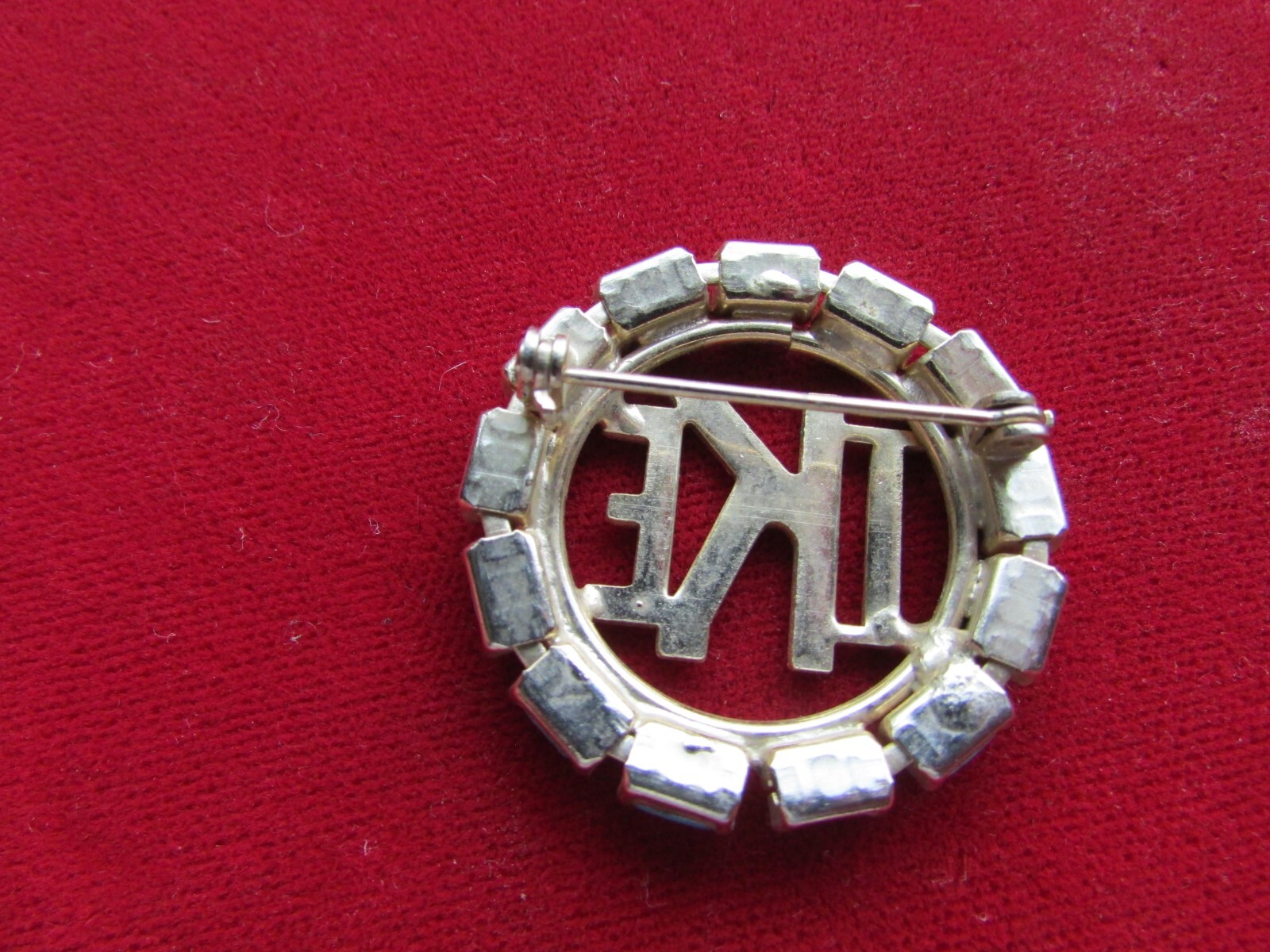 Post WW2 Eisenhower “IKE” Pin Brooch,Turquoise Blue PATRIOTIC 13 Stone Wreath(96