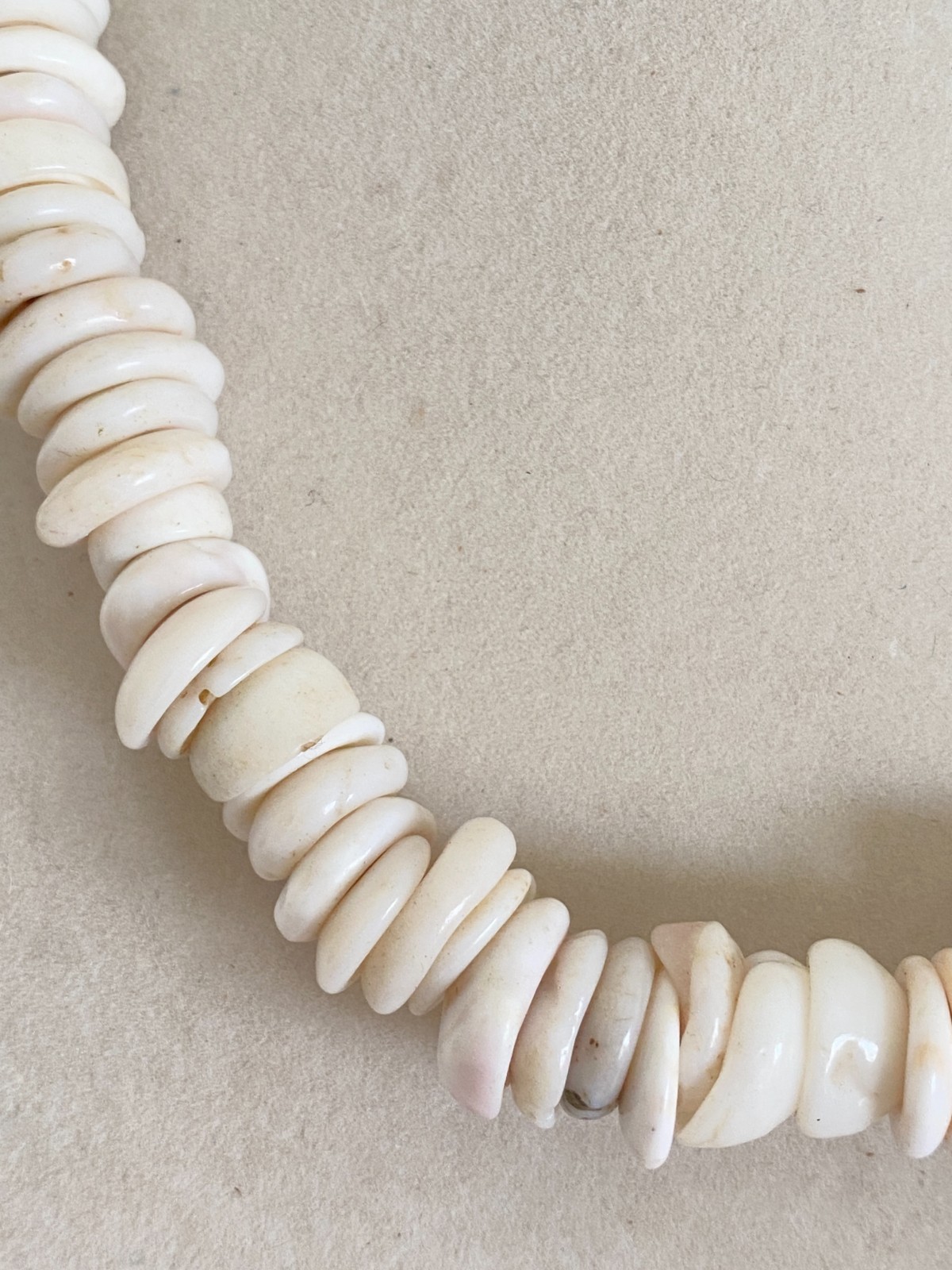 Vintage Large Hawaiian Puka Shell Choker Necklace Barrel Clasp 99 g 3.5oz 17″