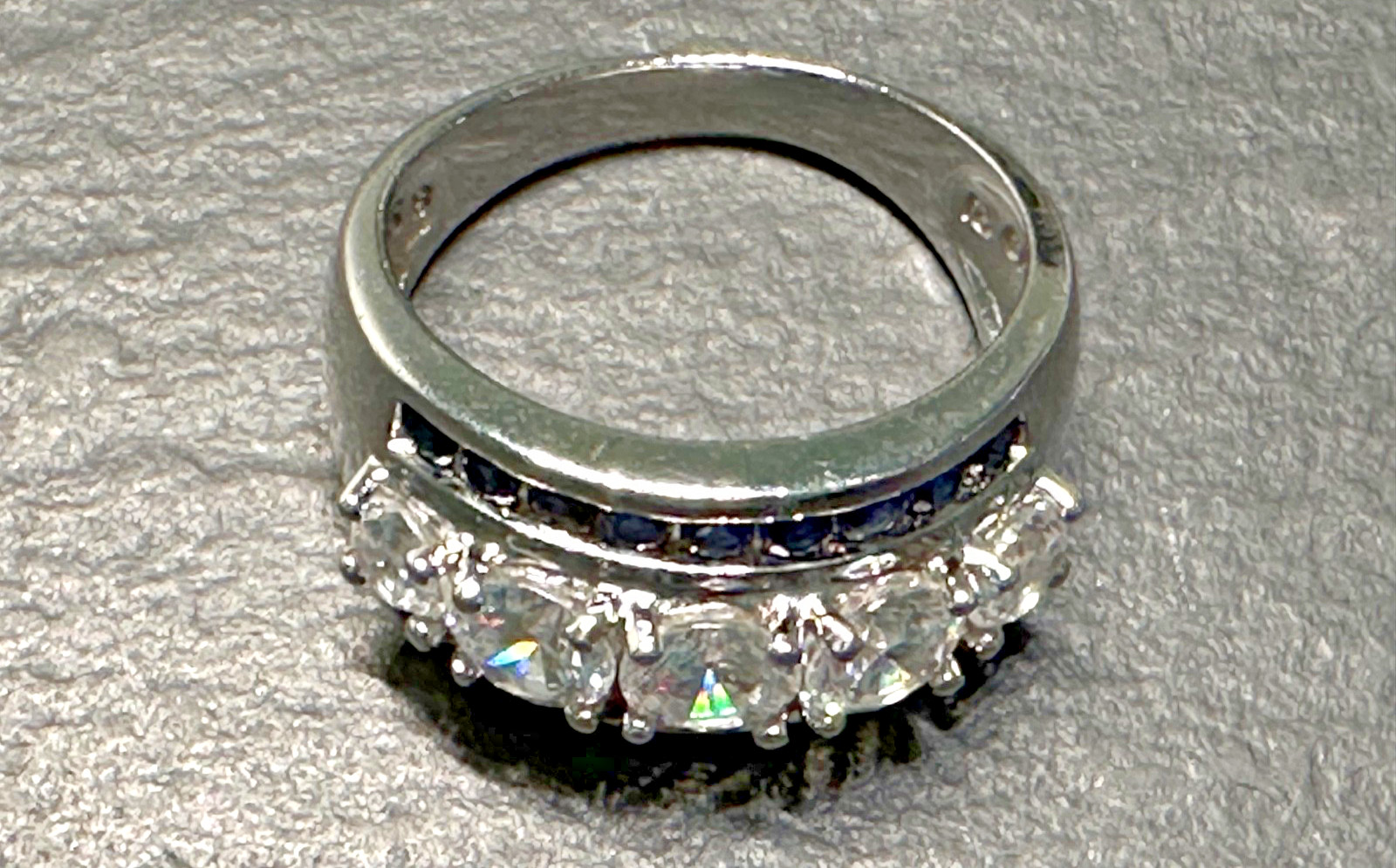 STERLING SILVER, PINK, BLUE & CLEAR BANDED ACCENTED BAND RING SIZE 7.25 H651
