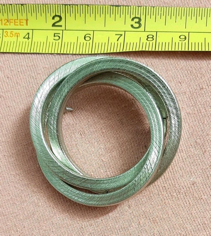 Vintage Silver Tone Intertwined Textured Twisted Circles Brooch Lapel Pin