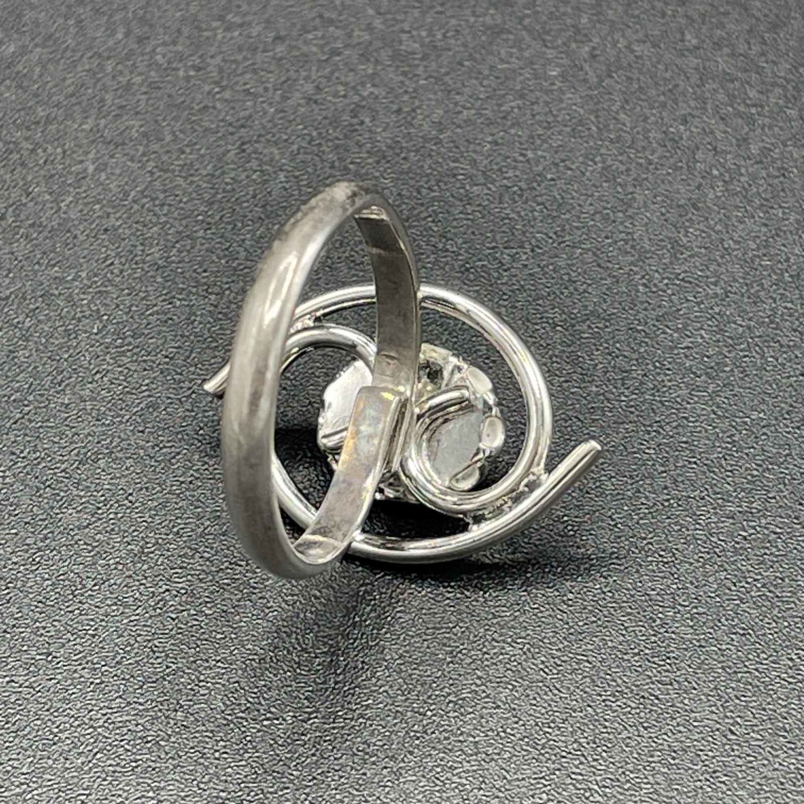 Vintage Modernist Silver Tone Swirl Design With Faux Black Onyx Adjustable Ring