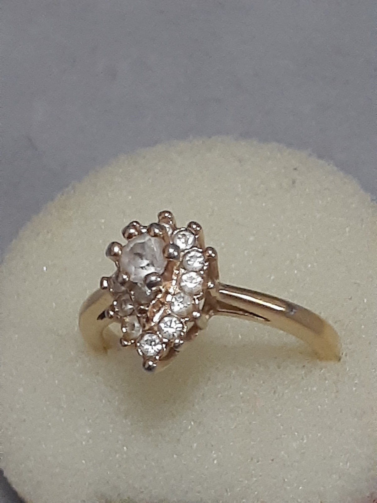 18K HGE prong set clear stone cluster ring, rosette, teardrop shape. Size 6