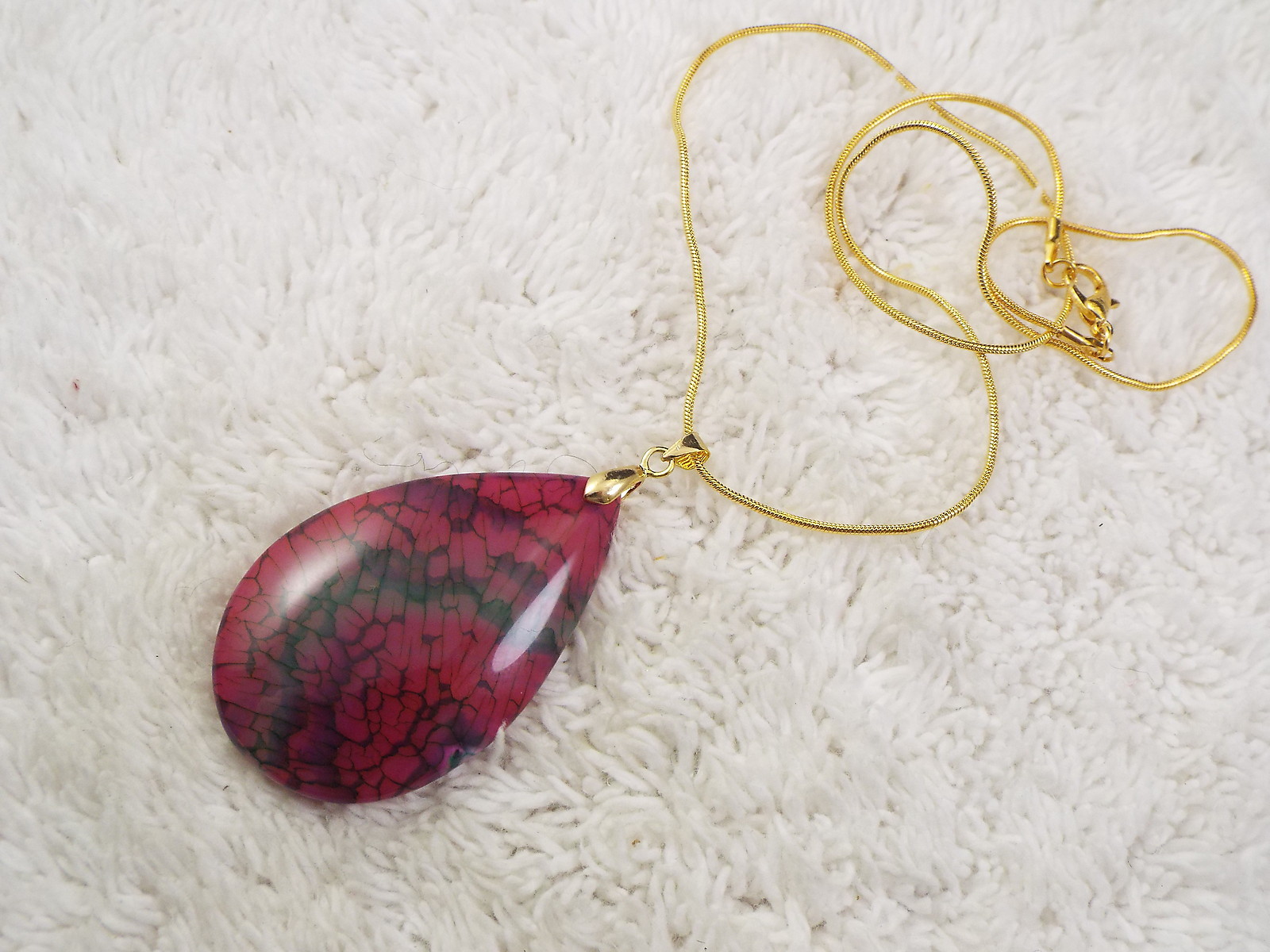 Goldtone Fuchsia Red Green Dragon Vein Stone Pendant Necklace (C10)
