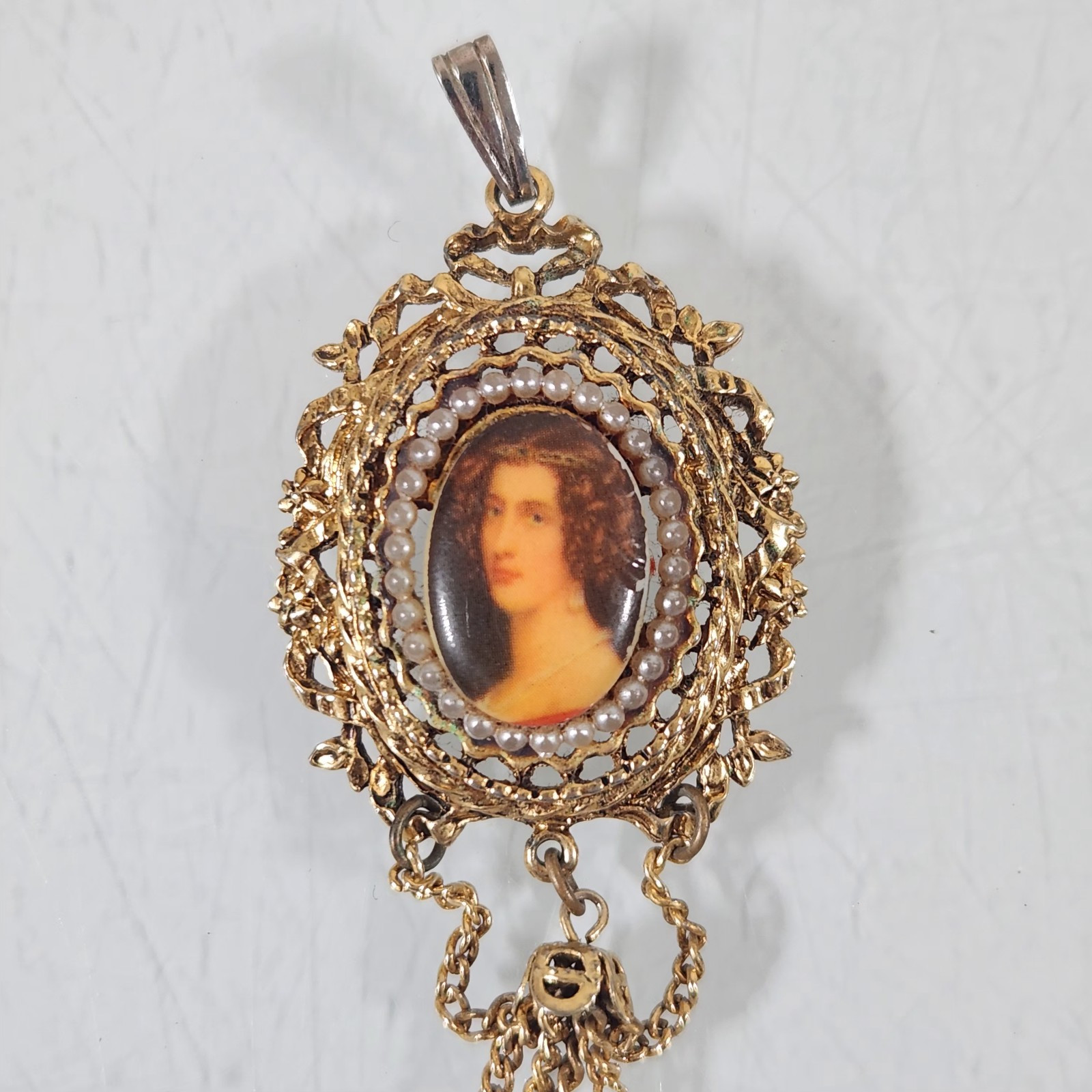 Arthur Pepper Portrait Signed ART Gold Tone Cameo Seed Pearl Vintage Pendant