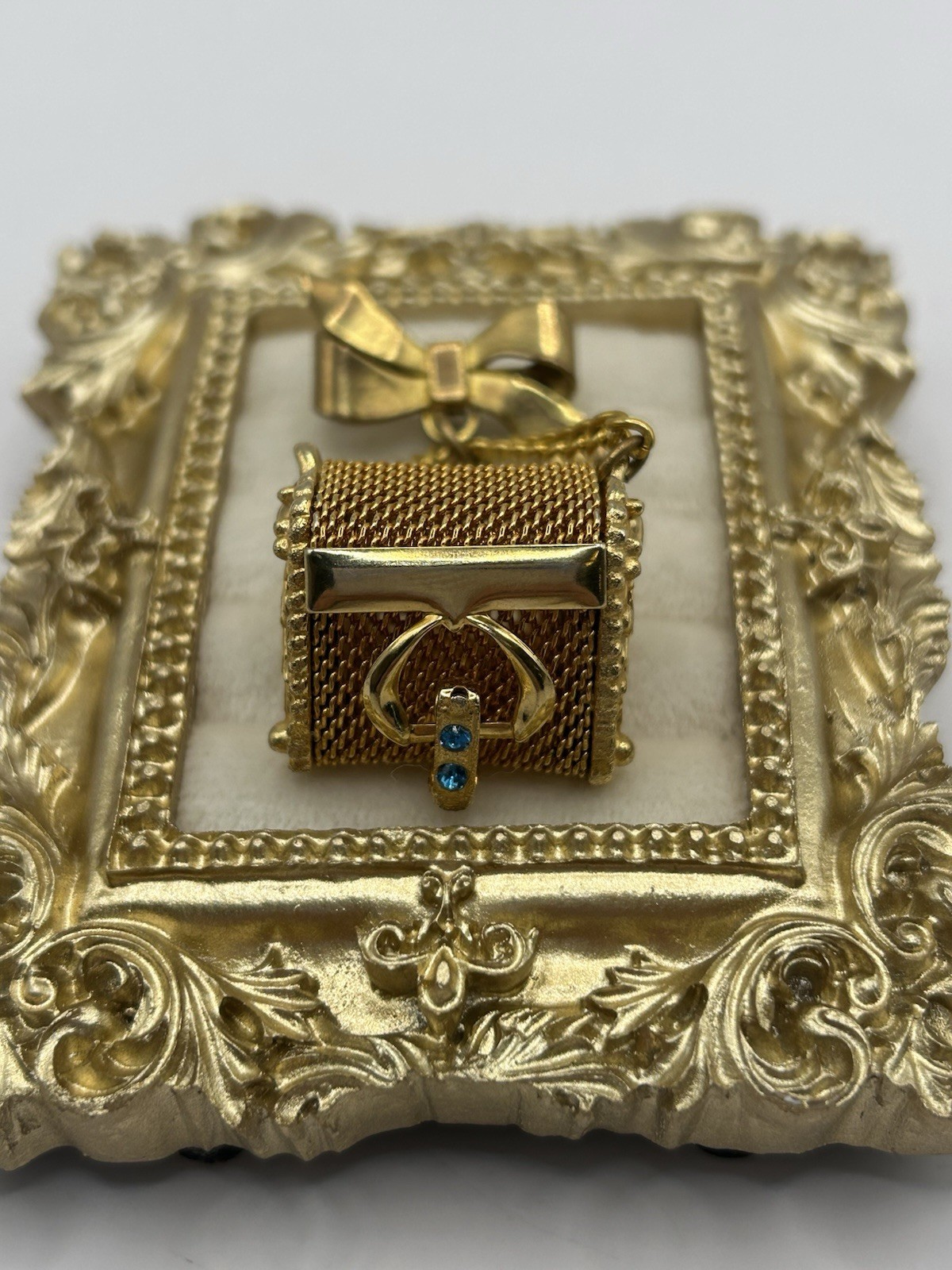 Vintage Gold Mesh Mini Coin Purse Brooch Bow Blue Charm Cottagecore Romantic Fun