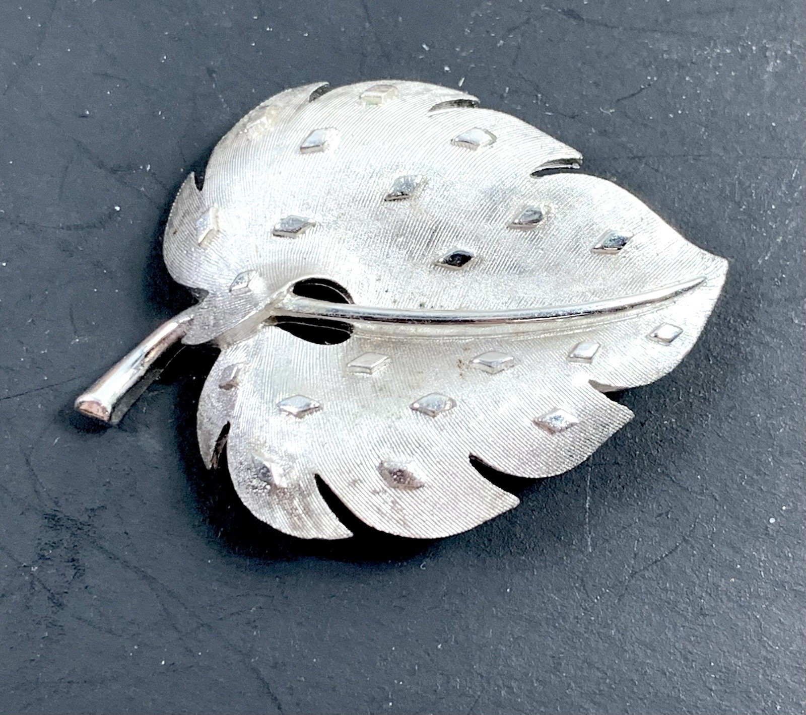 Vintage Crown Trifari Silver Tone Brushed Leaf Brooch Pin 1.5” x 2”