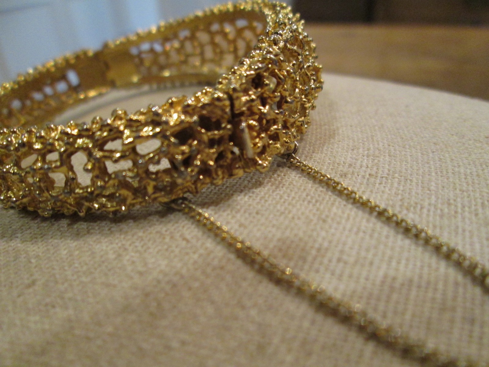 VINTAGE Gold Tone Open Work Filigree Hinged Bangle Bracelet Safety Chain 8”