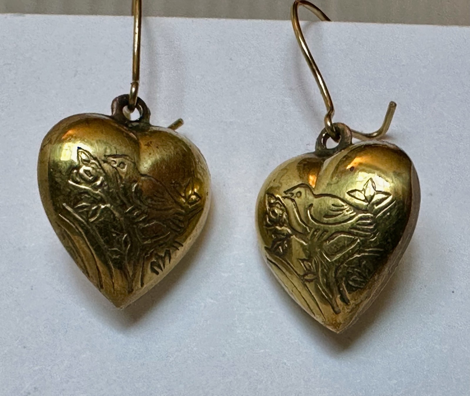VINTAGE HEART BRASS PUFF W BIRD DESIGNS BOTH SIDES CHARM 5/8 OF 1″ EARRINGS