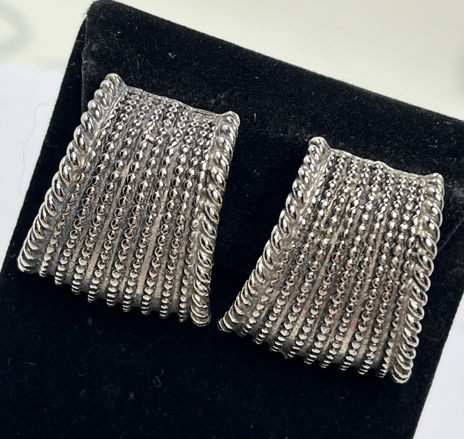 Vintage Gay Boyer Silver Tone Wide Textured Chunky Clip on Earrings (969)